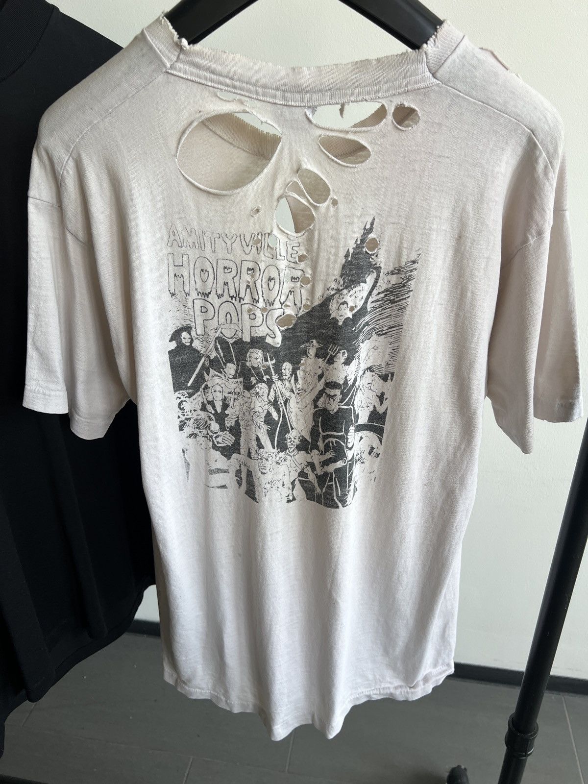 Vintage Vintage Thrashed Single Stitch 90s Amityville Horror Tee Size US L / EU 52-54 / 3 - 4 Thumbnail