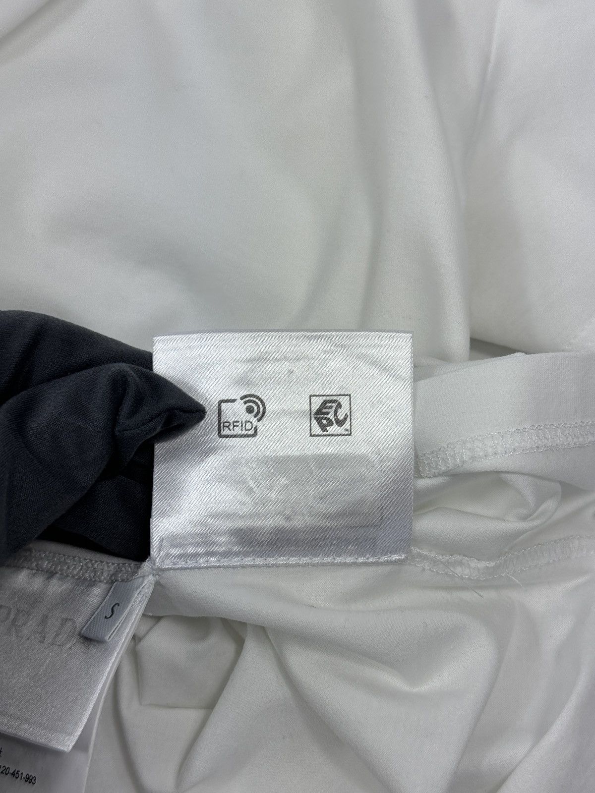 Prada LOGO PRINT T-SHIRT Size US S / EU 44-46 / 1 - 7 Thumbnail