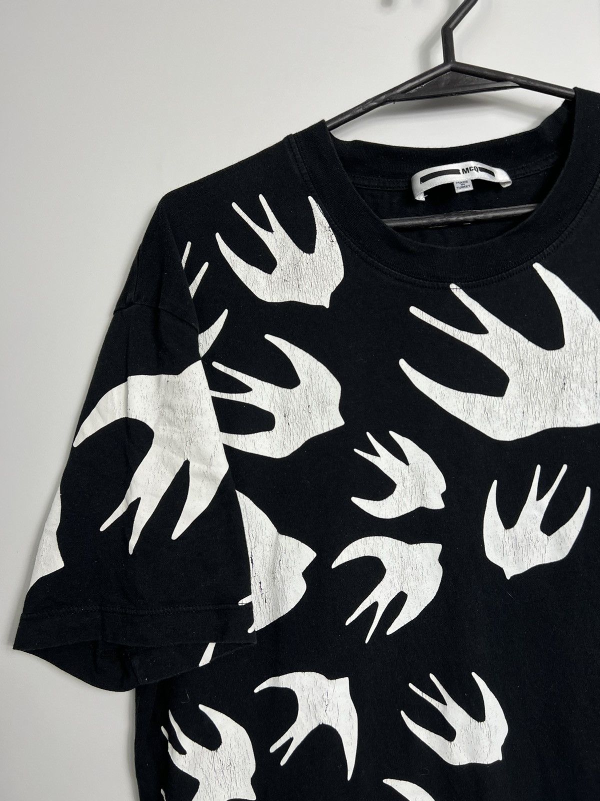 Alexander McQueen Tshirt Alexander McQueen multi logo white black Size US L / EU 52-54 / 3 - 2 Thumbnail