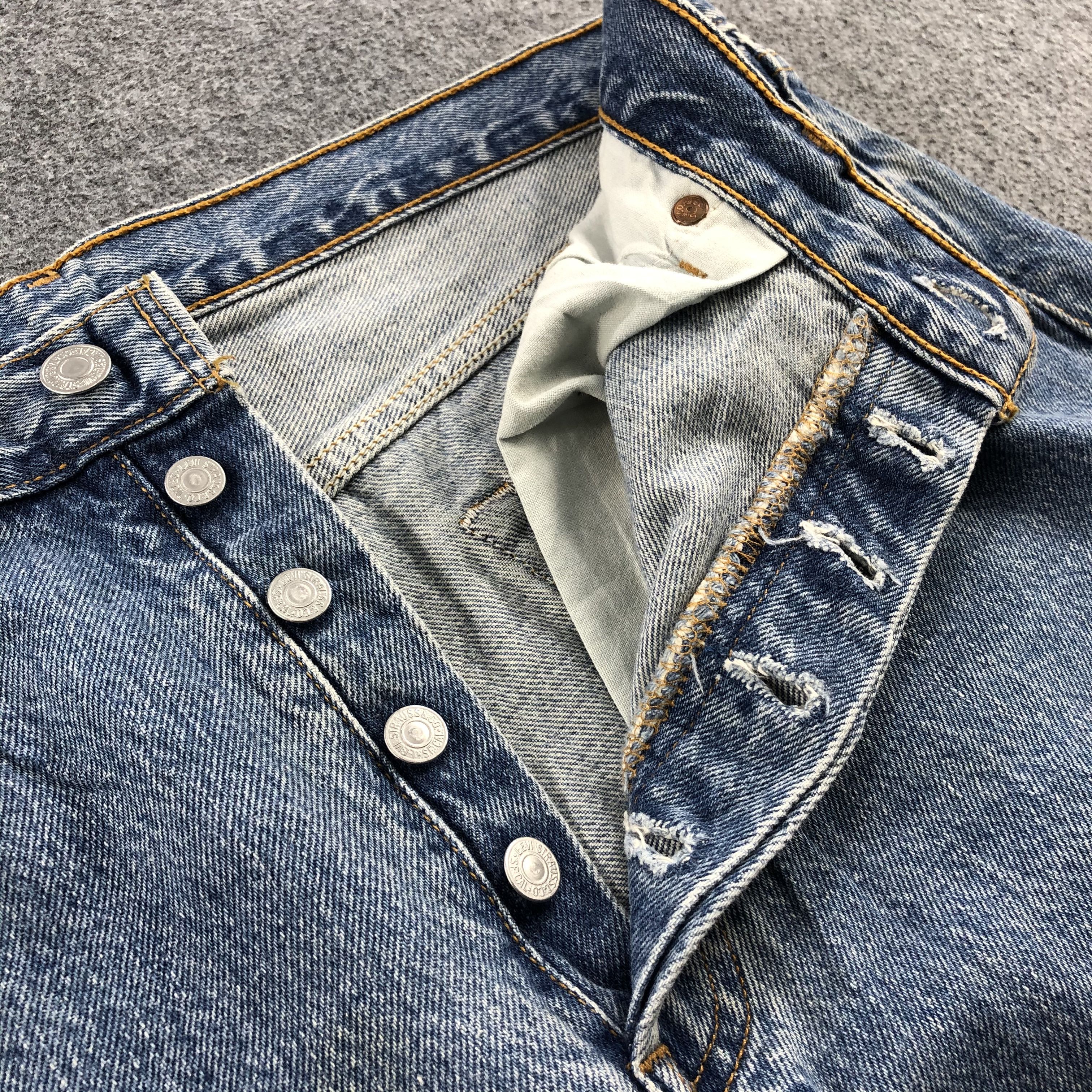 Levi's Vintage 90s Light Wash Levis 501 Denim Jeans-JM832 Size US 34 / EU 50 - 8 Thumbnail