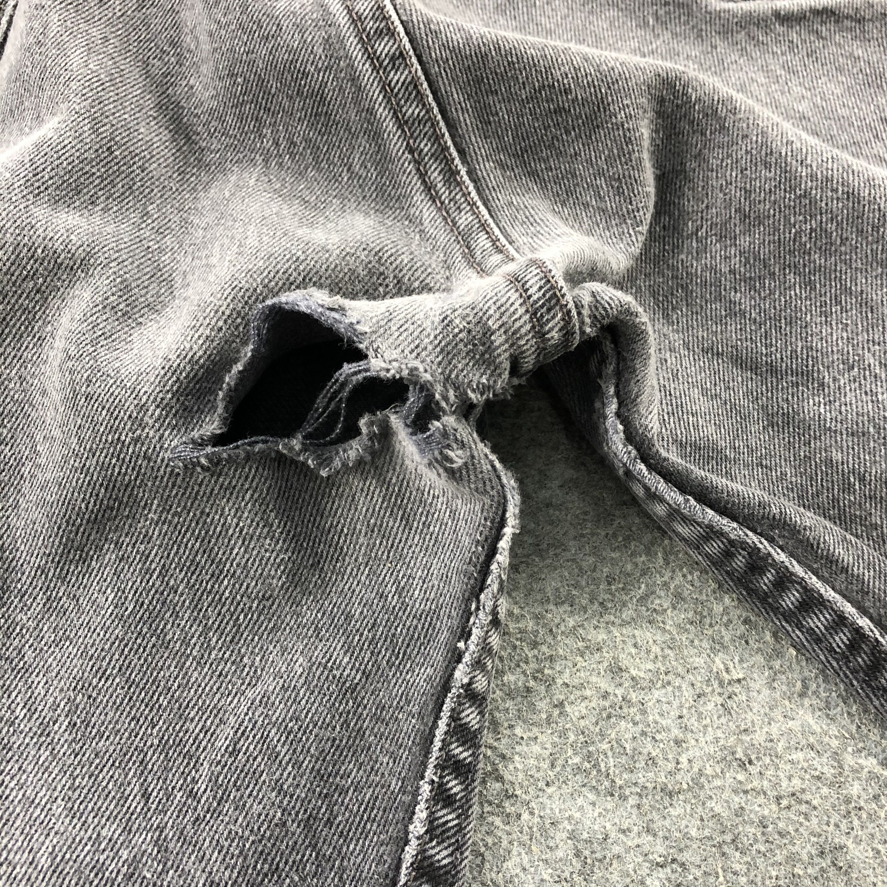 Levi's Vintage 90s Distress Levis 501 Faded Black Jeans-JM1564 Size US 35 - 6 Thumbnail