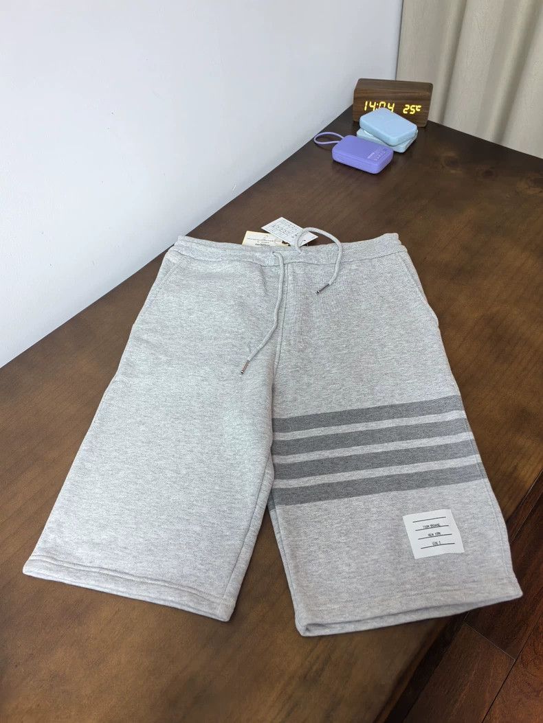 Thom Browne Thom Browne Grey Shorts for Men-dmc Size US 30 / EU 46 - 1 Thumbnail