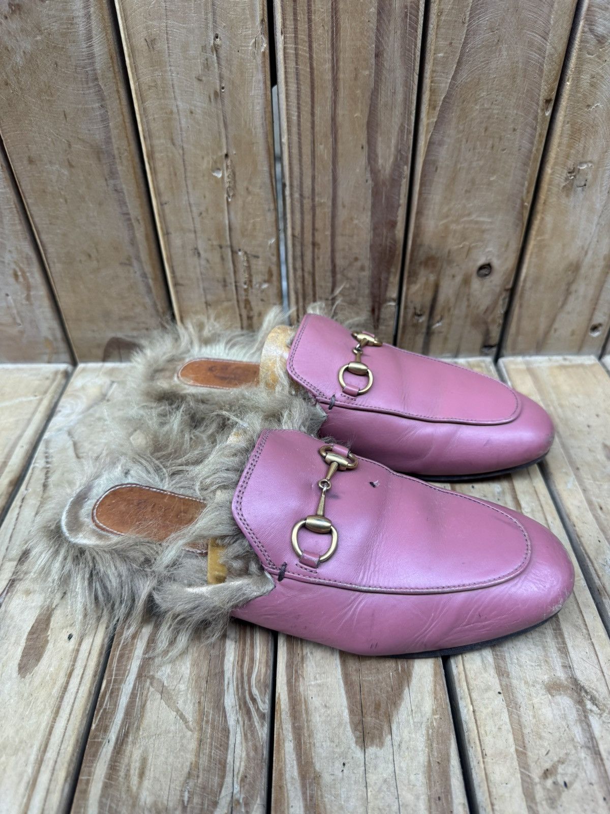 Gucci Gucci shearling Fur pink women’s Mules sz EUR 36.5 US 6.5 Size US 6.5 / IT 36.5 - 20 Thumbnail