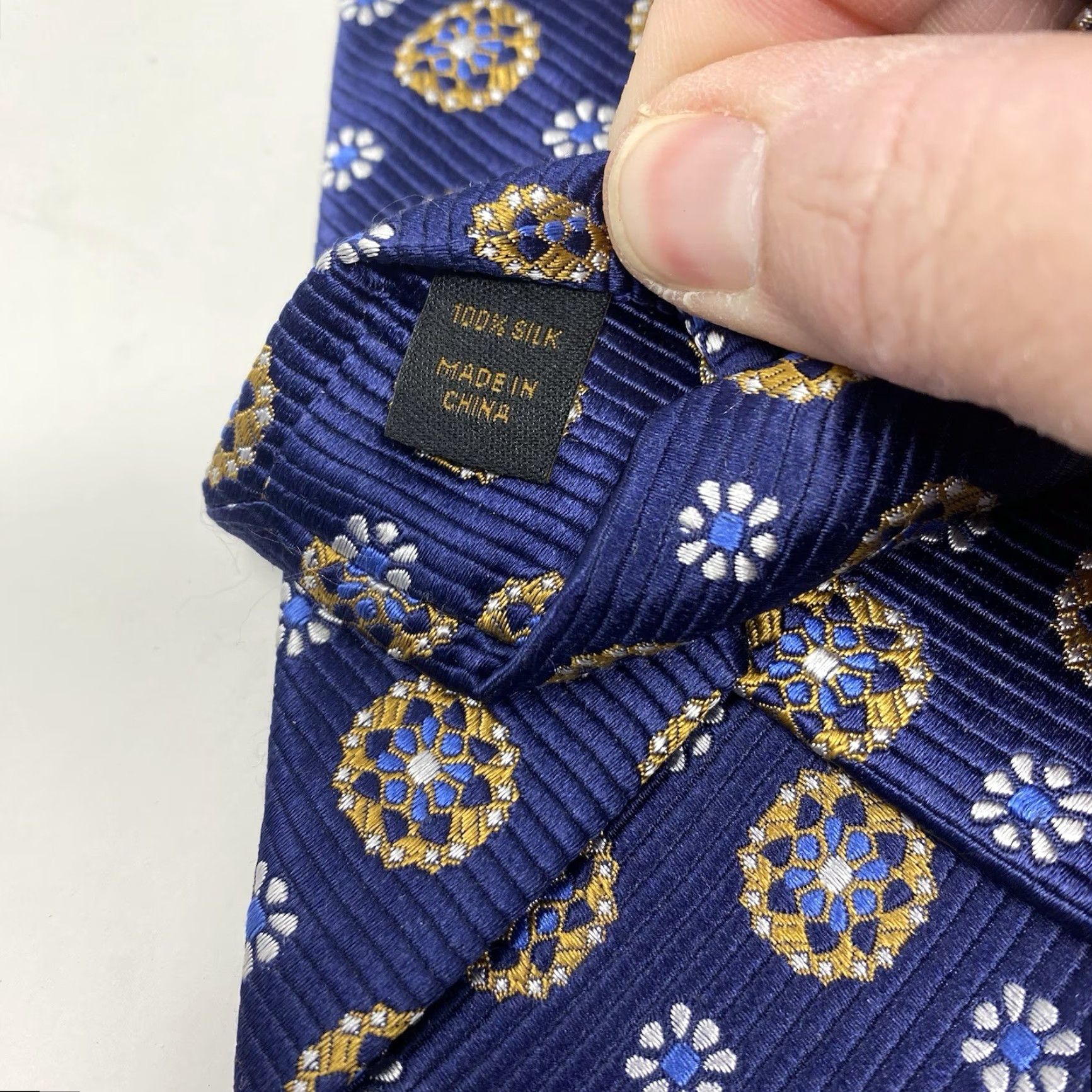 Jos. A. Bank Jos. A. Bank “Reserve” 100% Silk Necktie Blue Floral Medallion Pattern Ribbed Tie Mens Classic 57"-60" Adjustable Size ONE SIZE - 3 Thumbnail