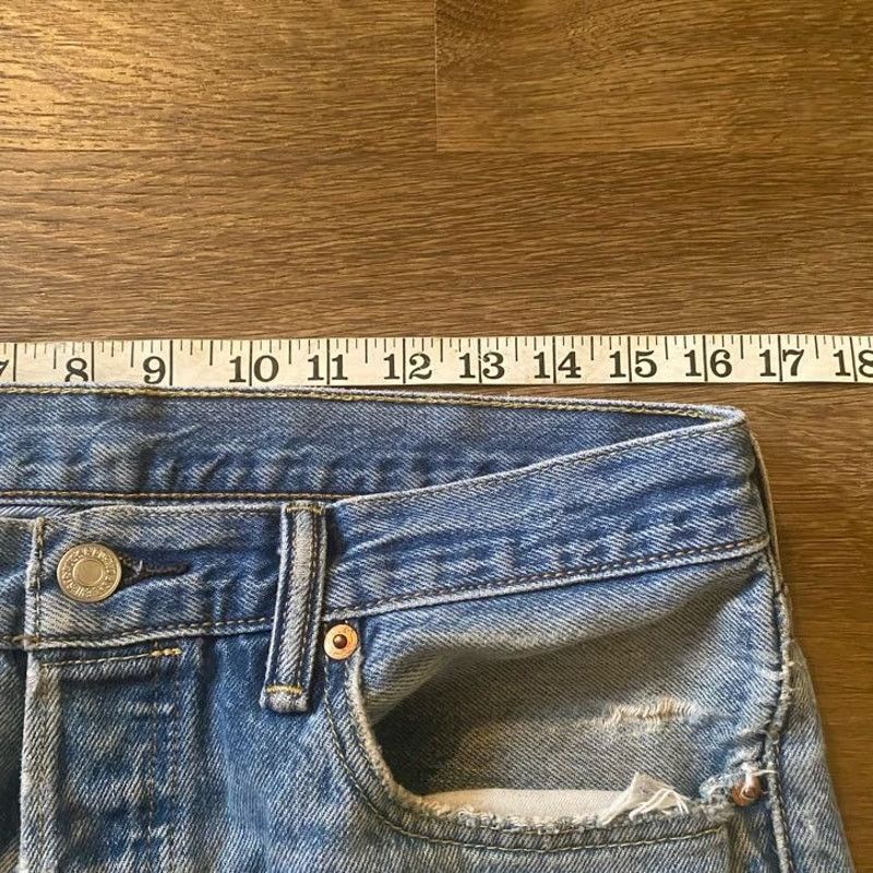 Levi's Vintage Levi's 501 Mid Wash Jeans / Distressing Size US 36 / EU 52 - 3 Thumbnail