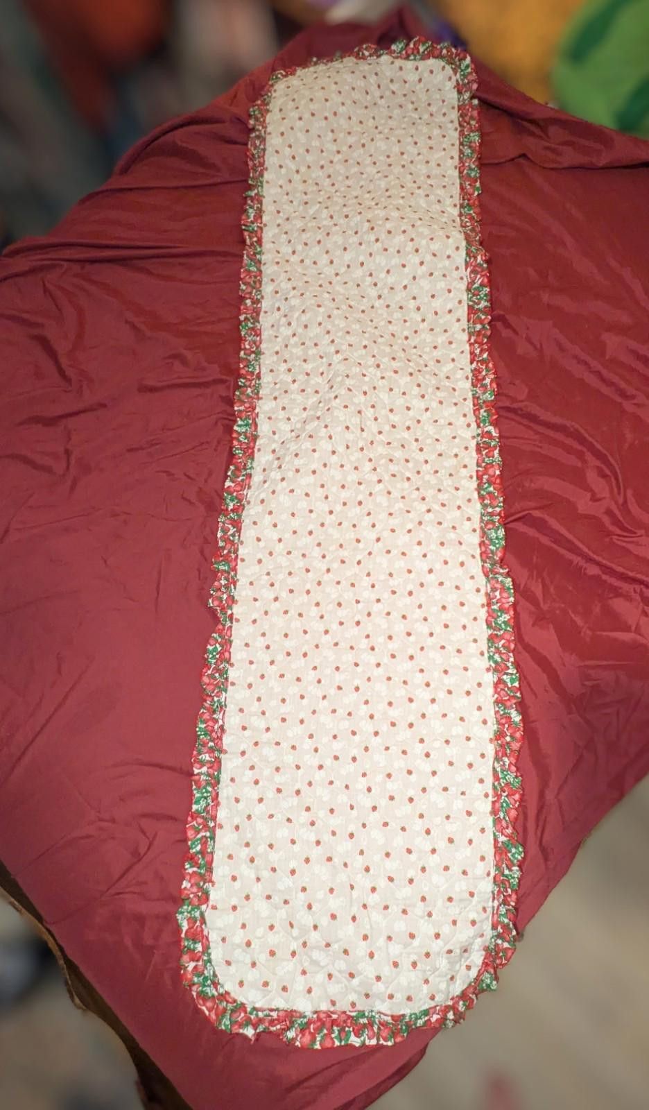 The Unbranded Brand VTG 60s Retro Strawberry Long Table Runner 70 Inches Size ONE SIZE - 1 Thumbnail