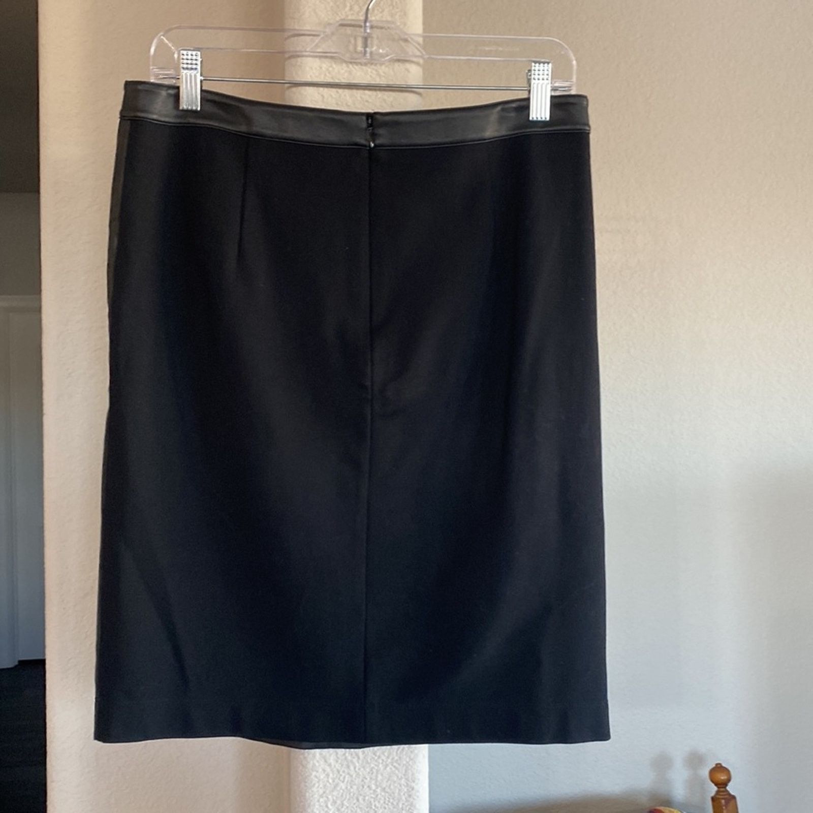 LK Bennett L.K. Bennett leather front and trim pencil skirt black sz 8 Size 30" / US 8 / IT 44 - 2 Thumbnail