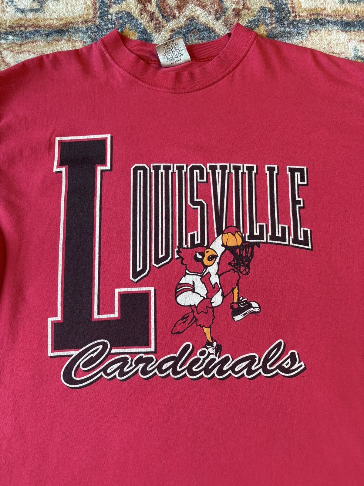 Vintage Vintage Louisville Cardinals Basketball T-shirt Large Size US L / EU 52-54 / 3 - 4 Thumbnail