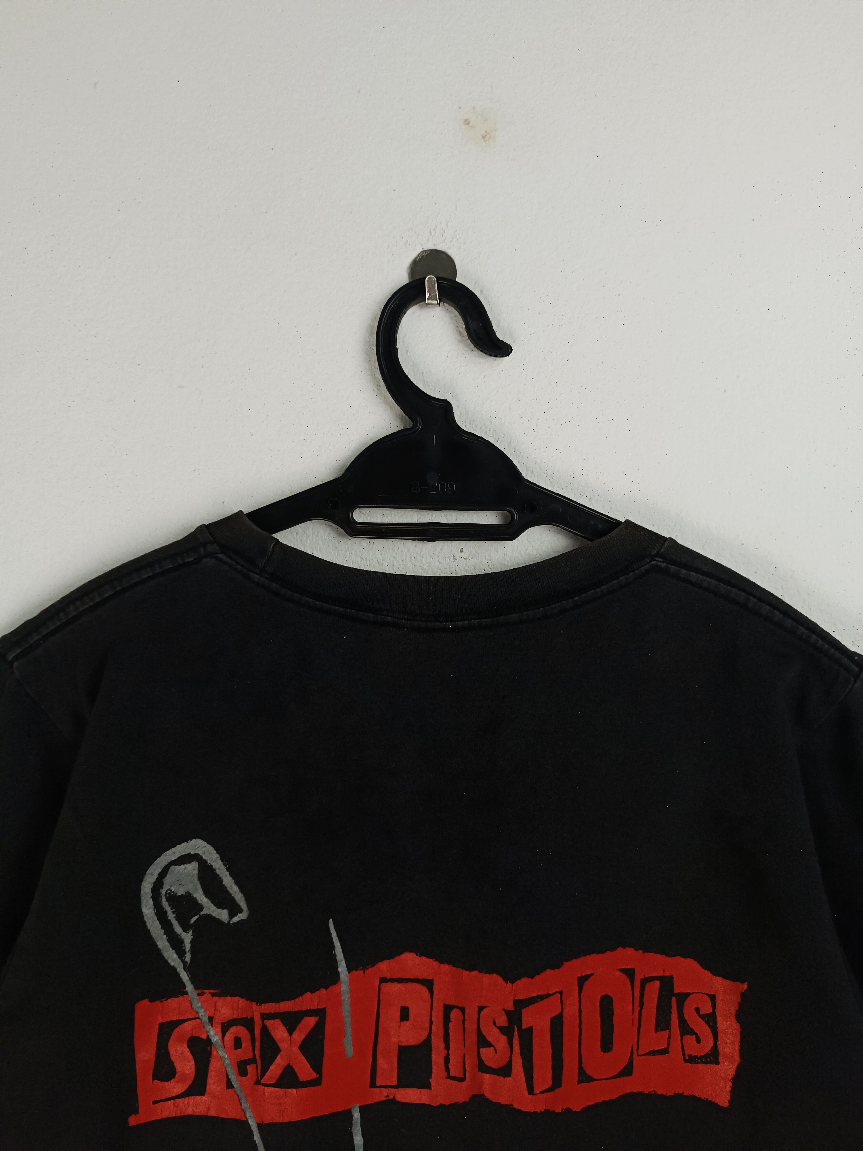 Band Tees VINTAGE FADED 2000s SEX PISTOLS GOD SAVE THE QUEEN clash Size US S / EU 44-46 / 1 - 15 Thumbnail