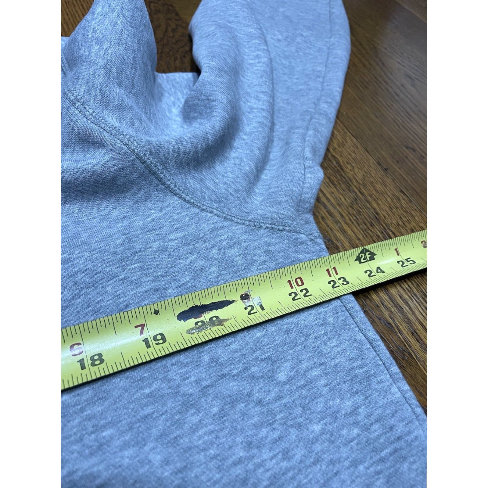 Nike VINTAGE Nike Hoodie Mens L Gray Swoosh Zip Up 90s Logo Embroidered Graphic Print Cotton Fleece Crew Neck Zip Up Sports Skate Y2K Size US L / EU 52-54 / 3 - 5 Thumbnail