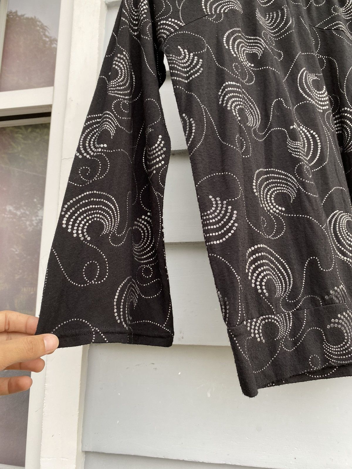 Japanese Brand Alphabet Club Longsleeve with Abstract Dot Swirl Pattern Size ONE SIZE - 12 Thumbnail