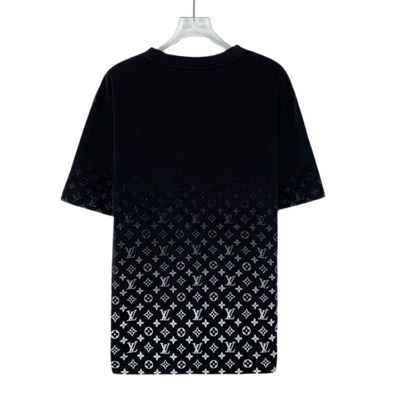 Louis Vuitton Louis Vuitton 23 black logo gilt full print cotton crew ne Size US XL / EU 56 / 4 - 2 Thumbnail