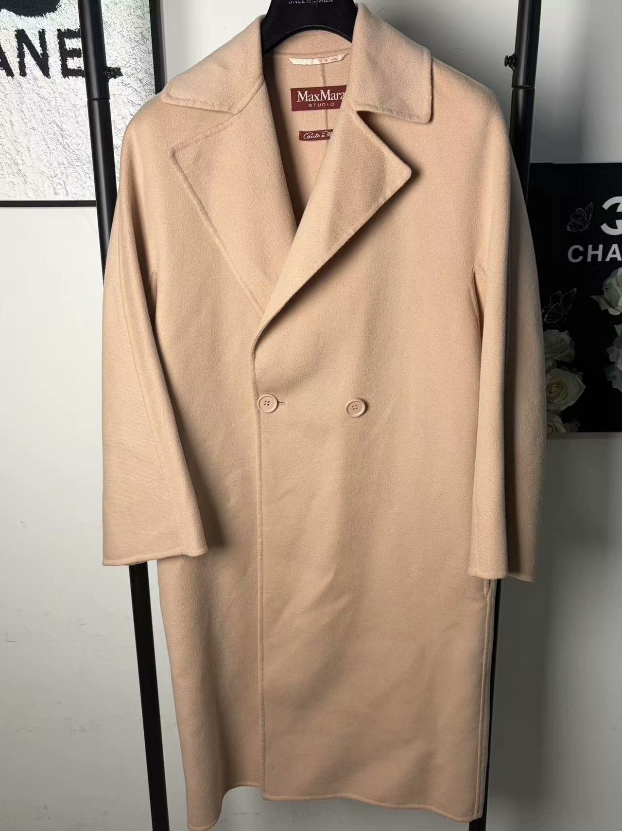 Max Mara Max Mara Wool White Coat L Women Size L / US 10 / IT 46 - 1 Thumbnail