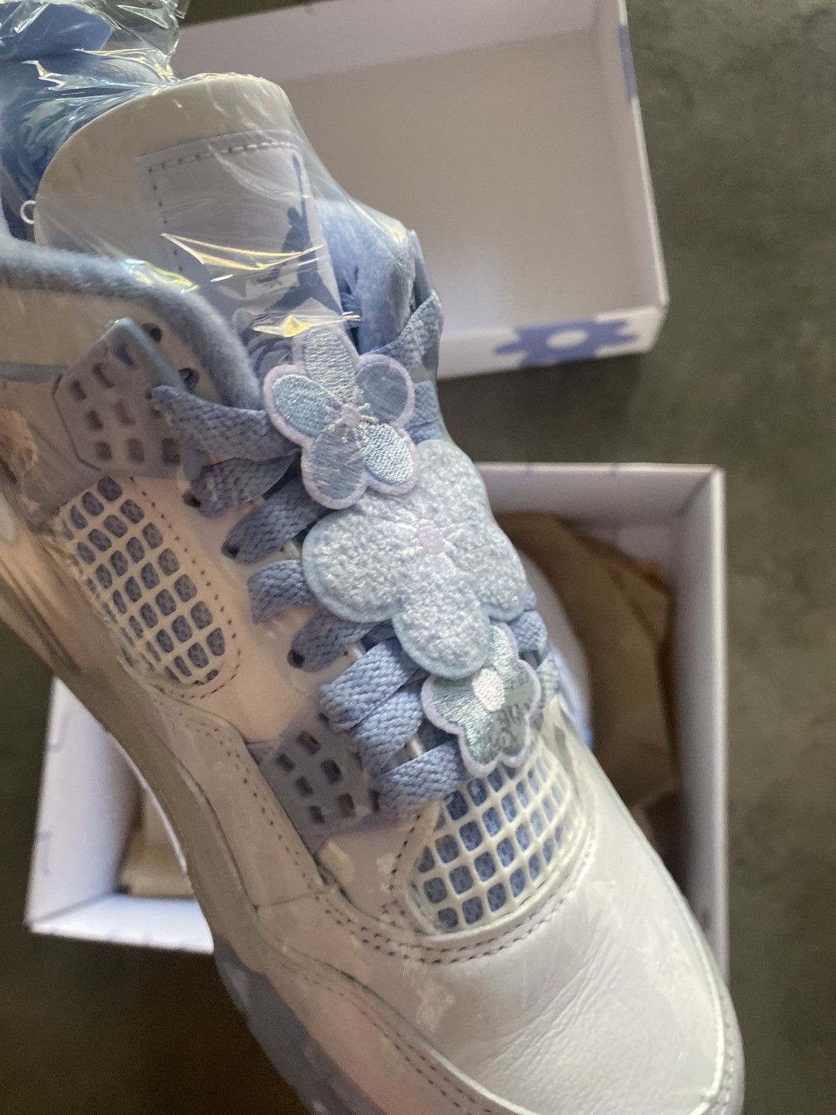 Jordan Brand 8W Jordan 4 Forget Me Not Size US 8 / EU 41 - 9 Thumbnail