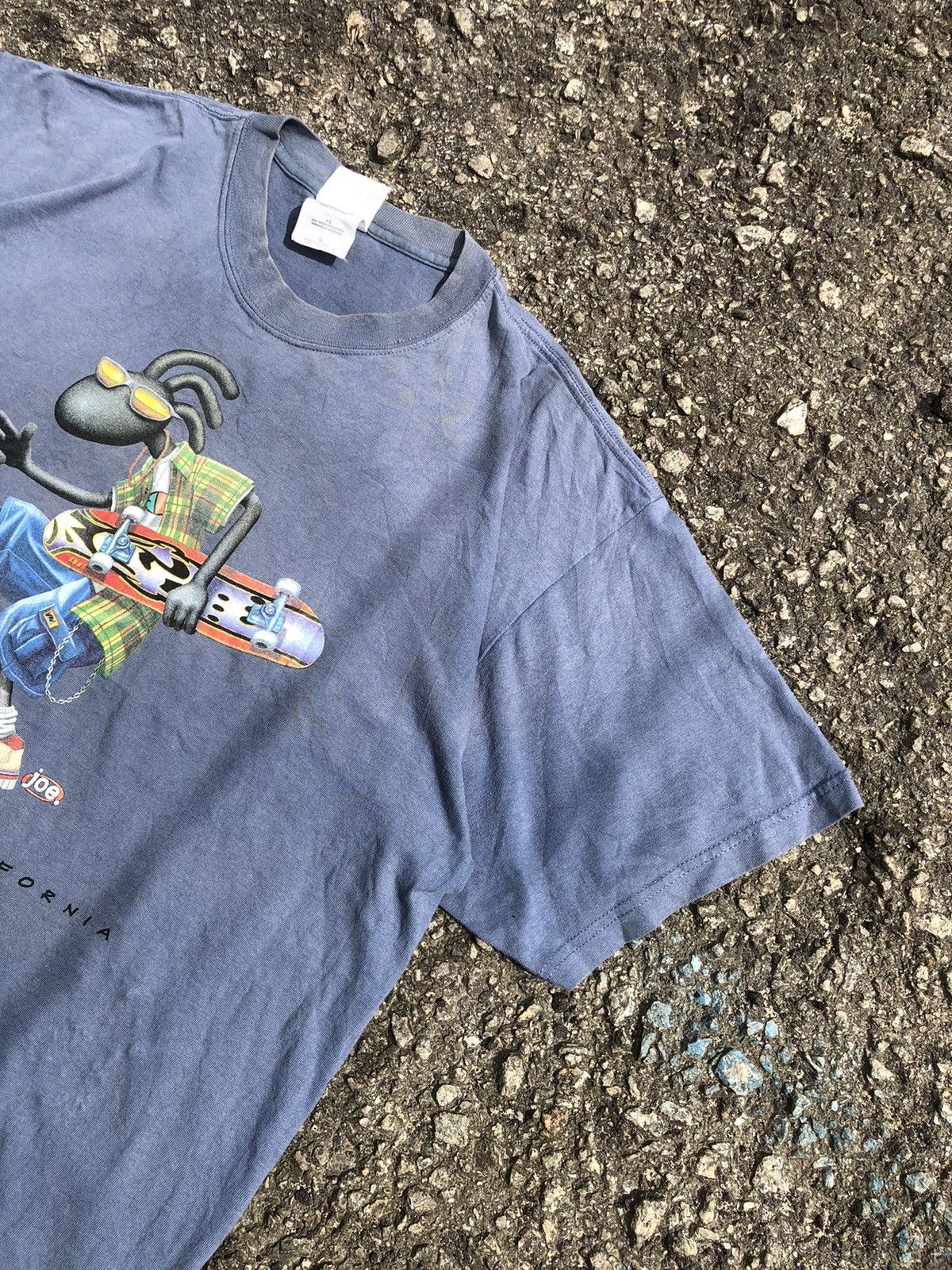 Vintage Vintage Sunfaded Joe Skateboard Santa Monica California Tee Size US XL / EU 56 / 4 - 6 Thumbnail