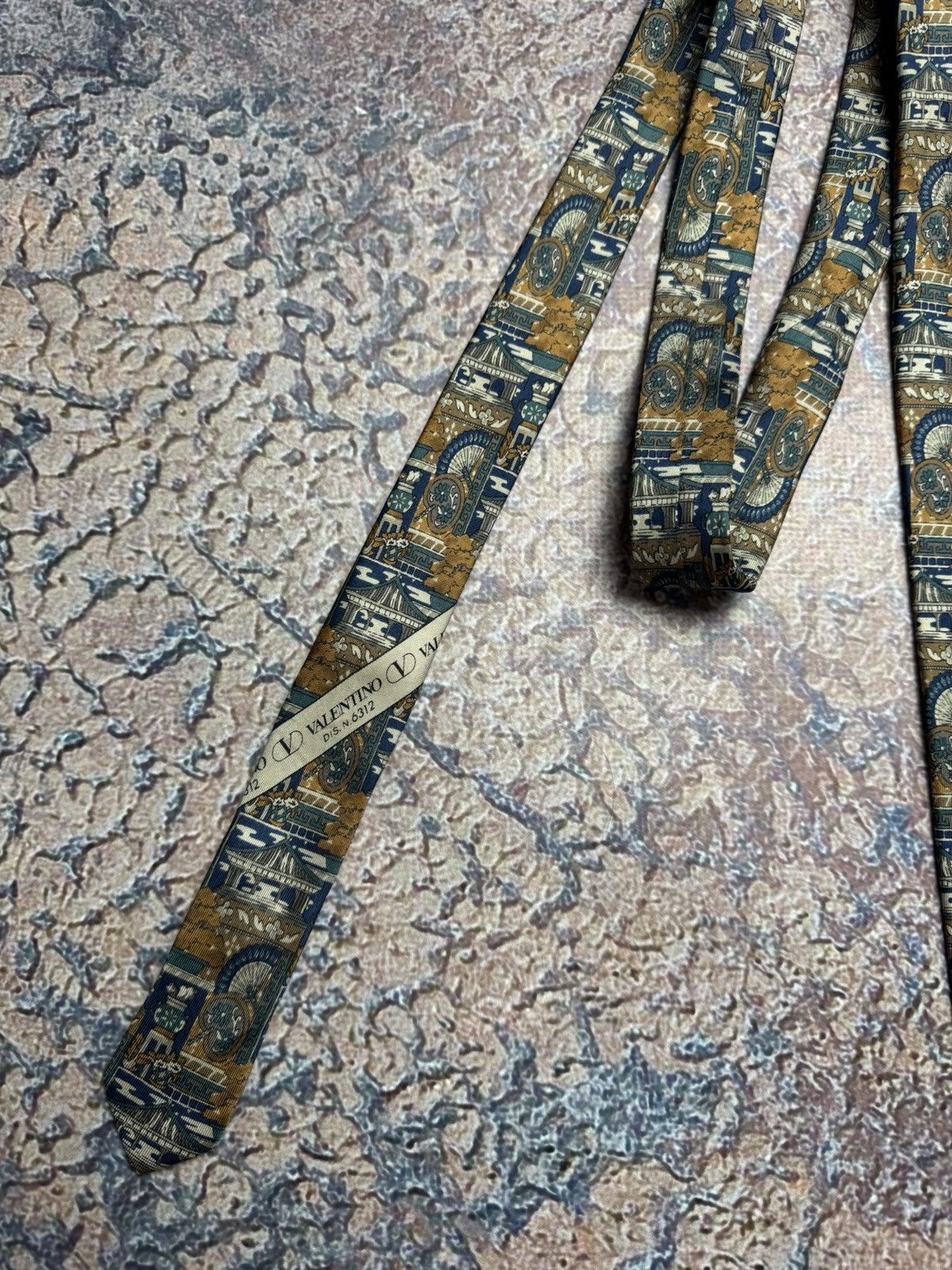 Valentino × Vintage Vintage VALENTINO tie made in Italy🇮🇹 Size ONE SIZE - 8 Thumbnail