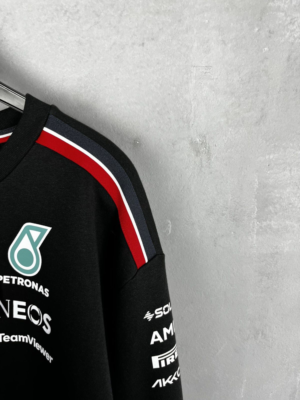 Mercedes-Benz AMG Petronas formula one team sweatshirt Size US XXL / EU 58 / 5 - 6 Thumbnail