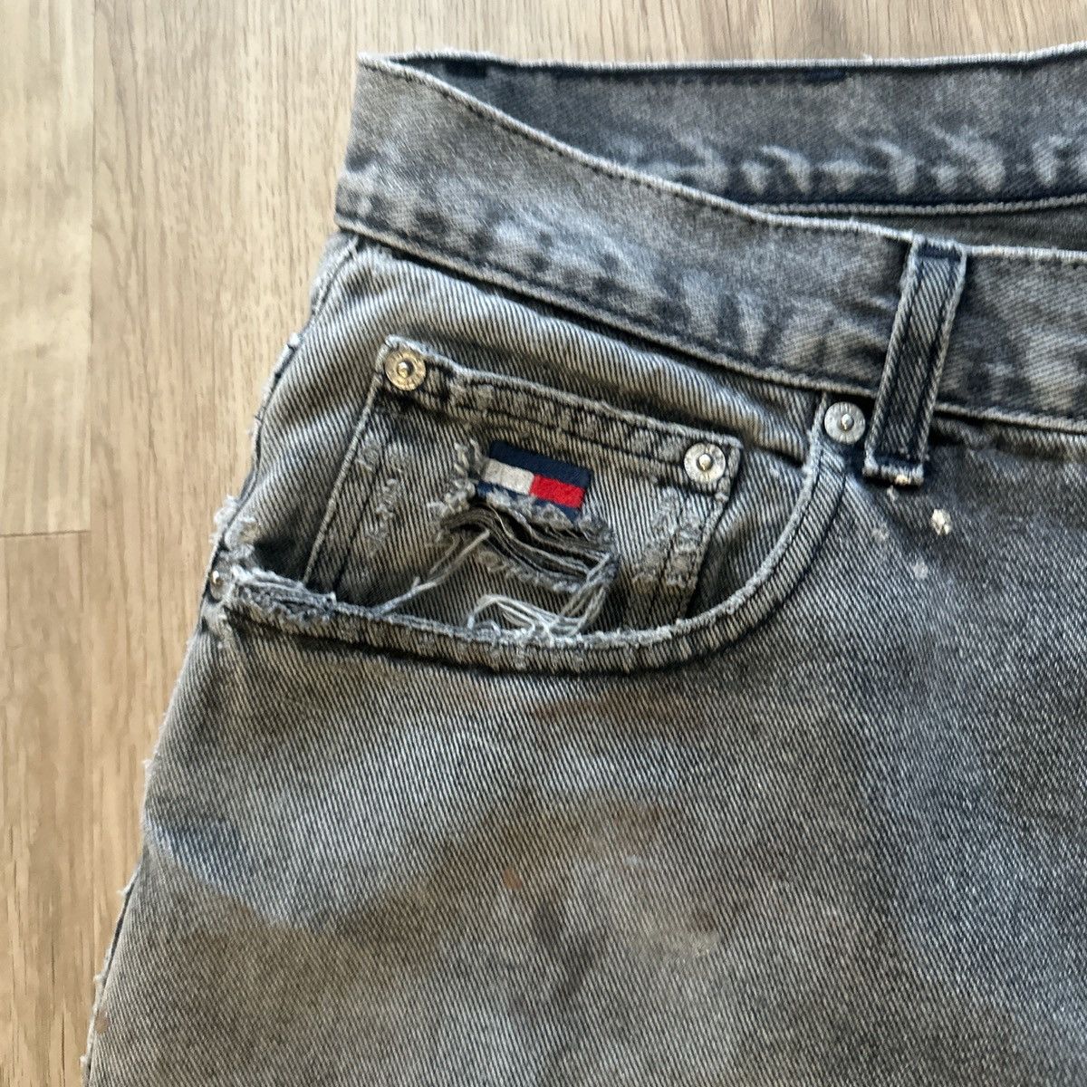 Tommy Hilfiger × Vintage Baggy Vintage Tommy Hilfiger Denim Size US 33 - 2 Thumbnail