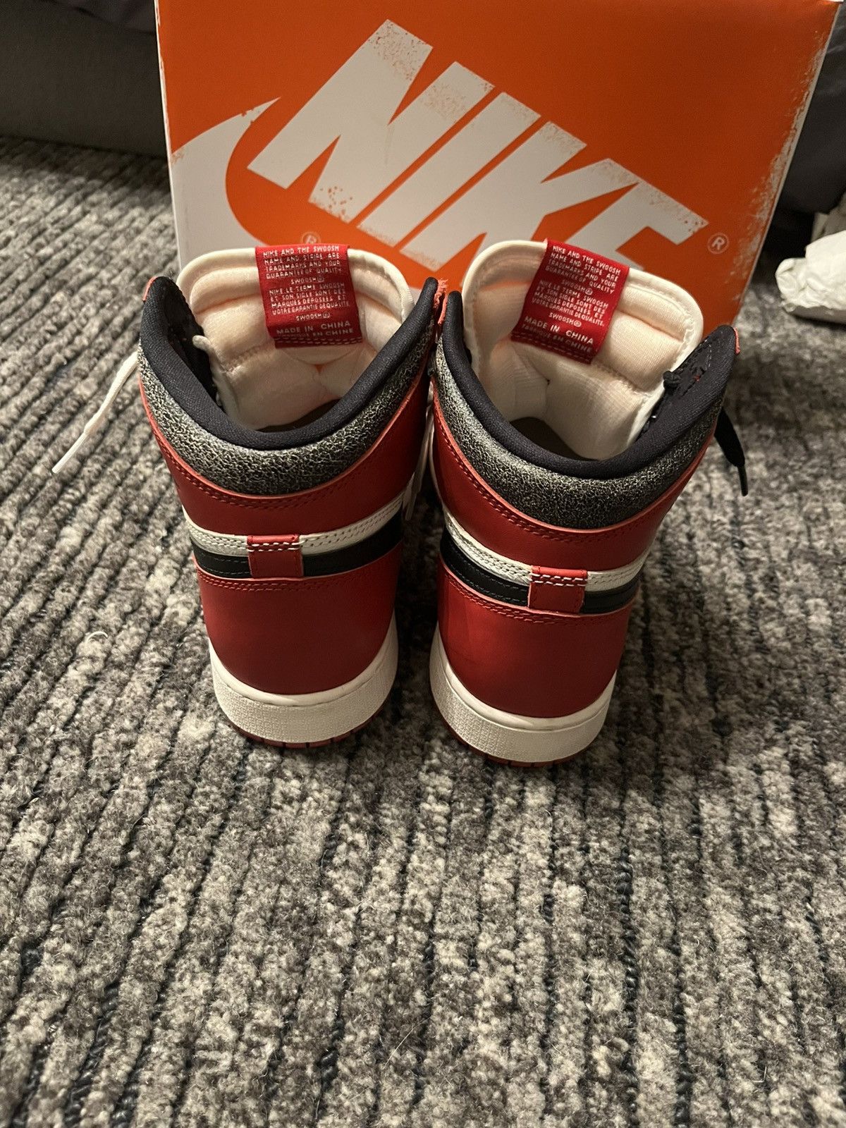 Jordan Brand Air Jordan 1 Retro High OG 'Chicago Lost & Found' Size US 7 / EU 40 - 2 Thumbnail