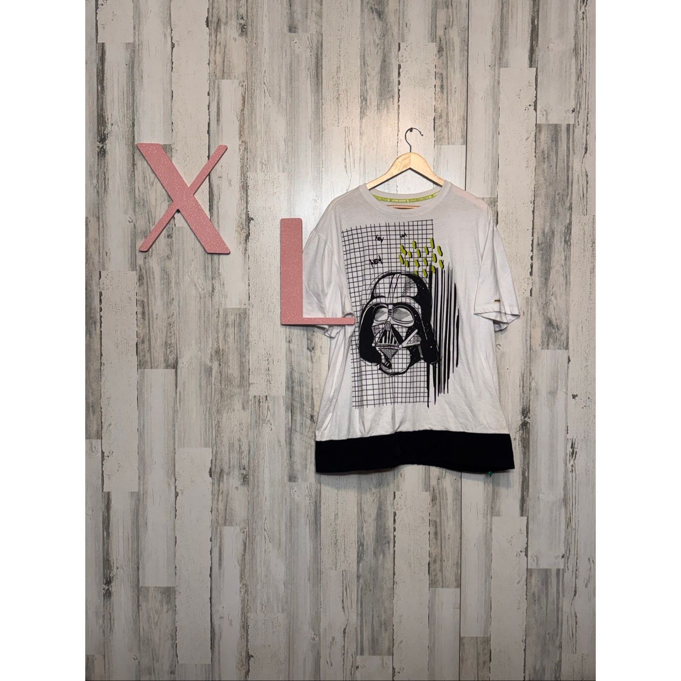 Star Wars Star Wars Darth Vader Graphic Tee XL – White & Black Colorblock Hem, Men’s T-Shirt Size US XL / EU 56 / 4 - 1 Thumbnail