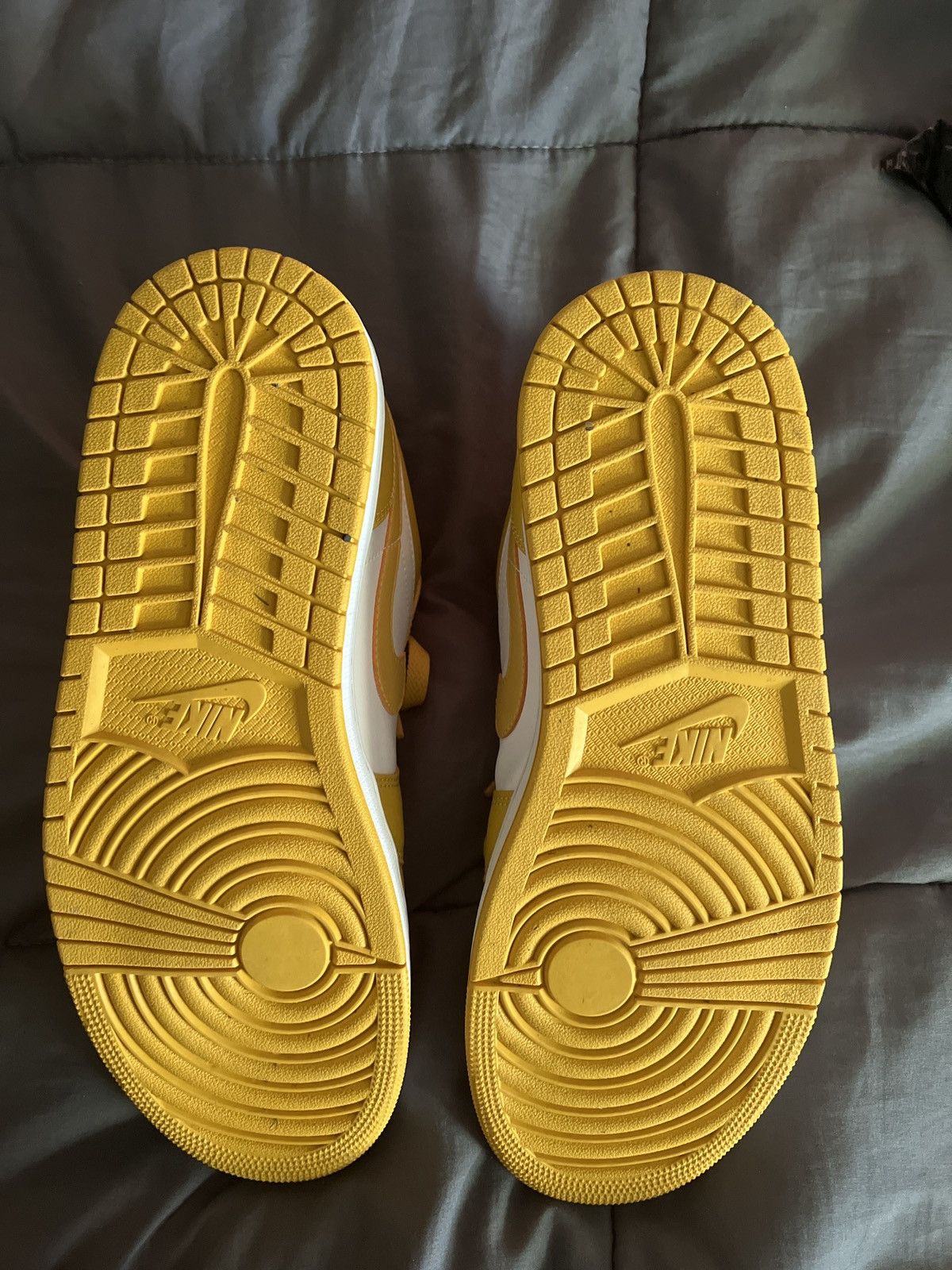 Jordan Brand Air Jordan 1 Low “Pollen” Size US 11 / EU 44 - 1 Thumbnail