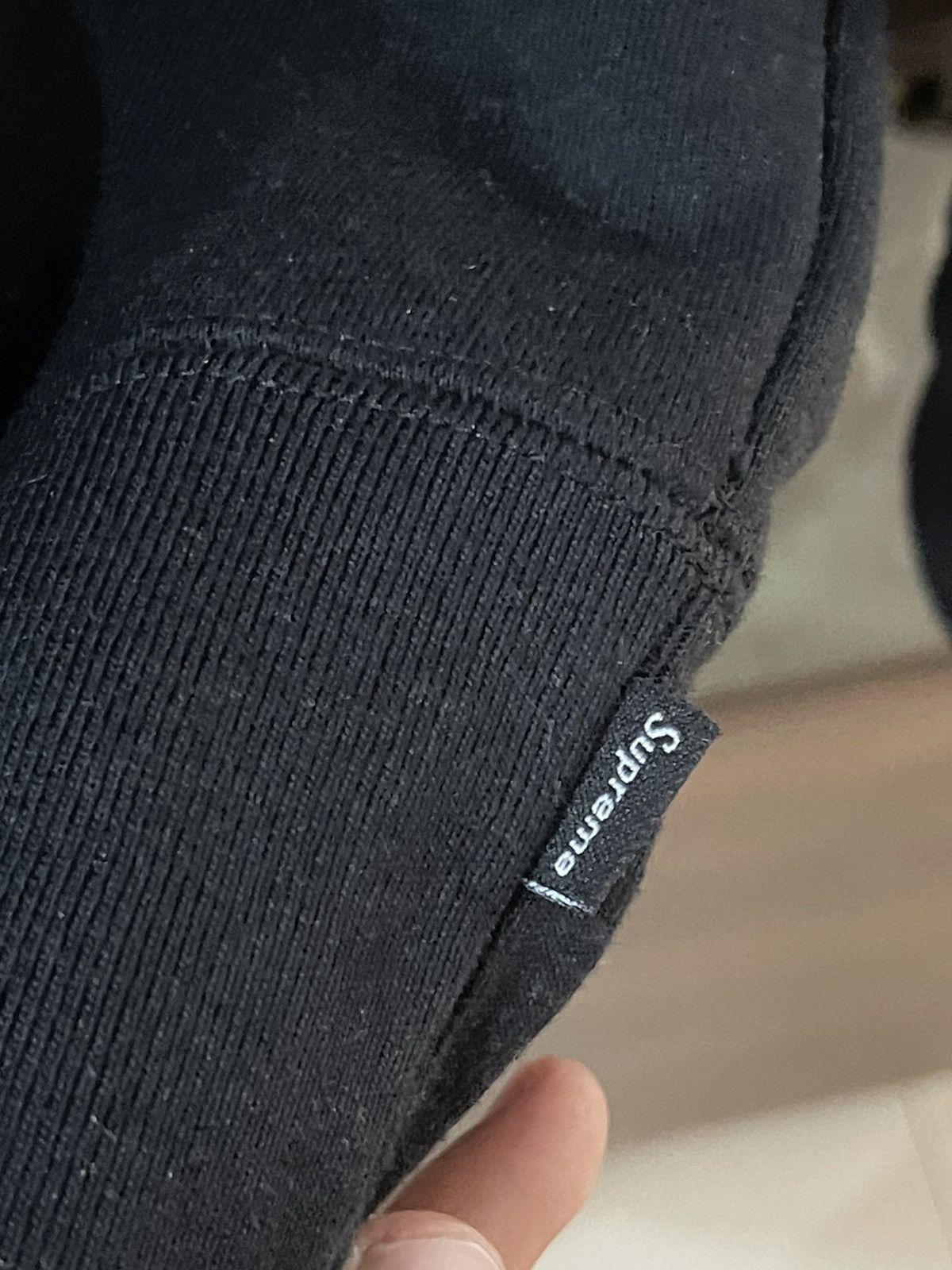 Supreme SUPREME BLACK ON RED BNWT Size US M / EU 48-50 / 2 - 7 Thumbnail