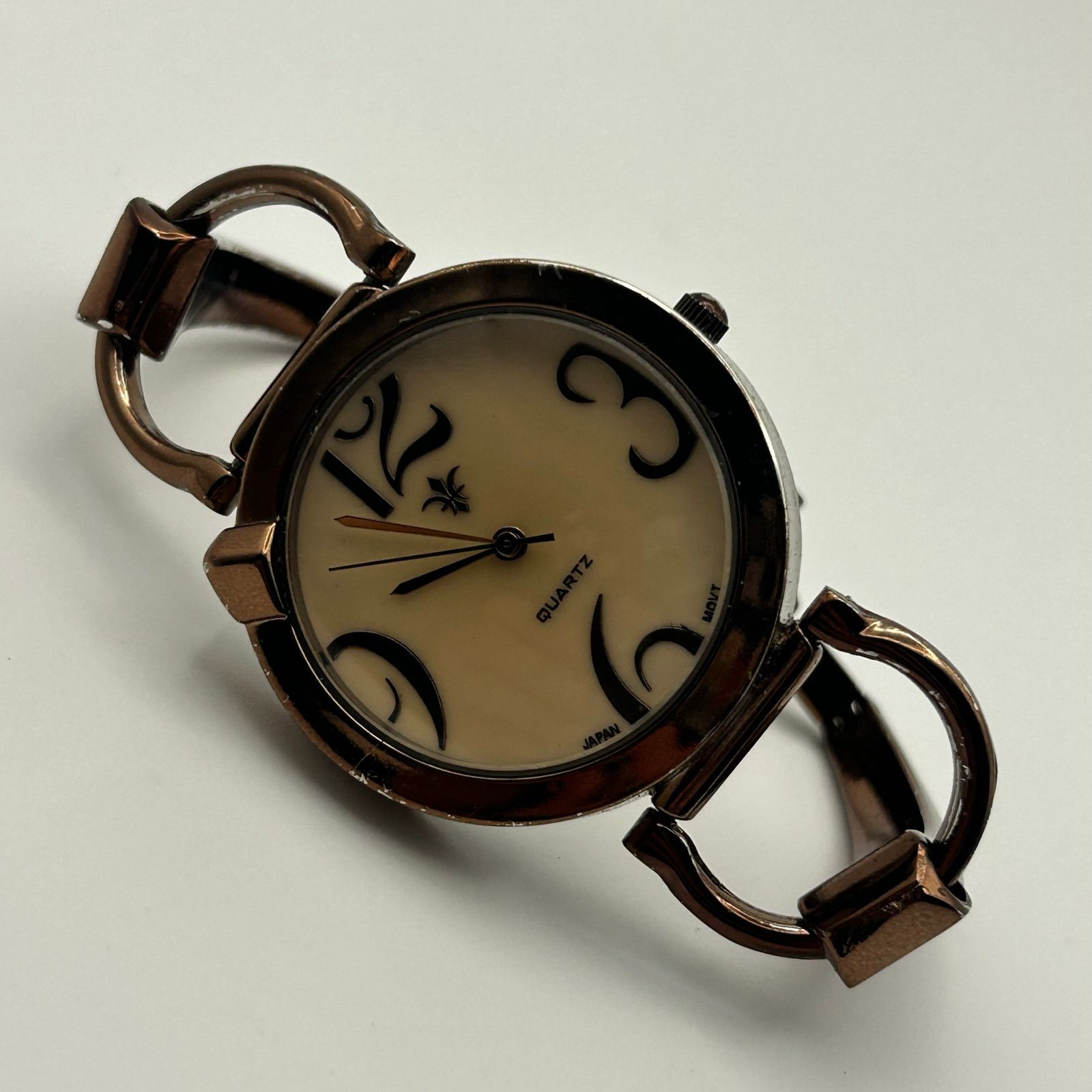 Other Gold Tone Women Watch Fleur-de-lis Emblem Oversized Dial Size ONE SIZE - 3 Thumbnail