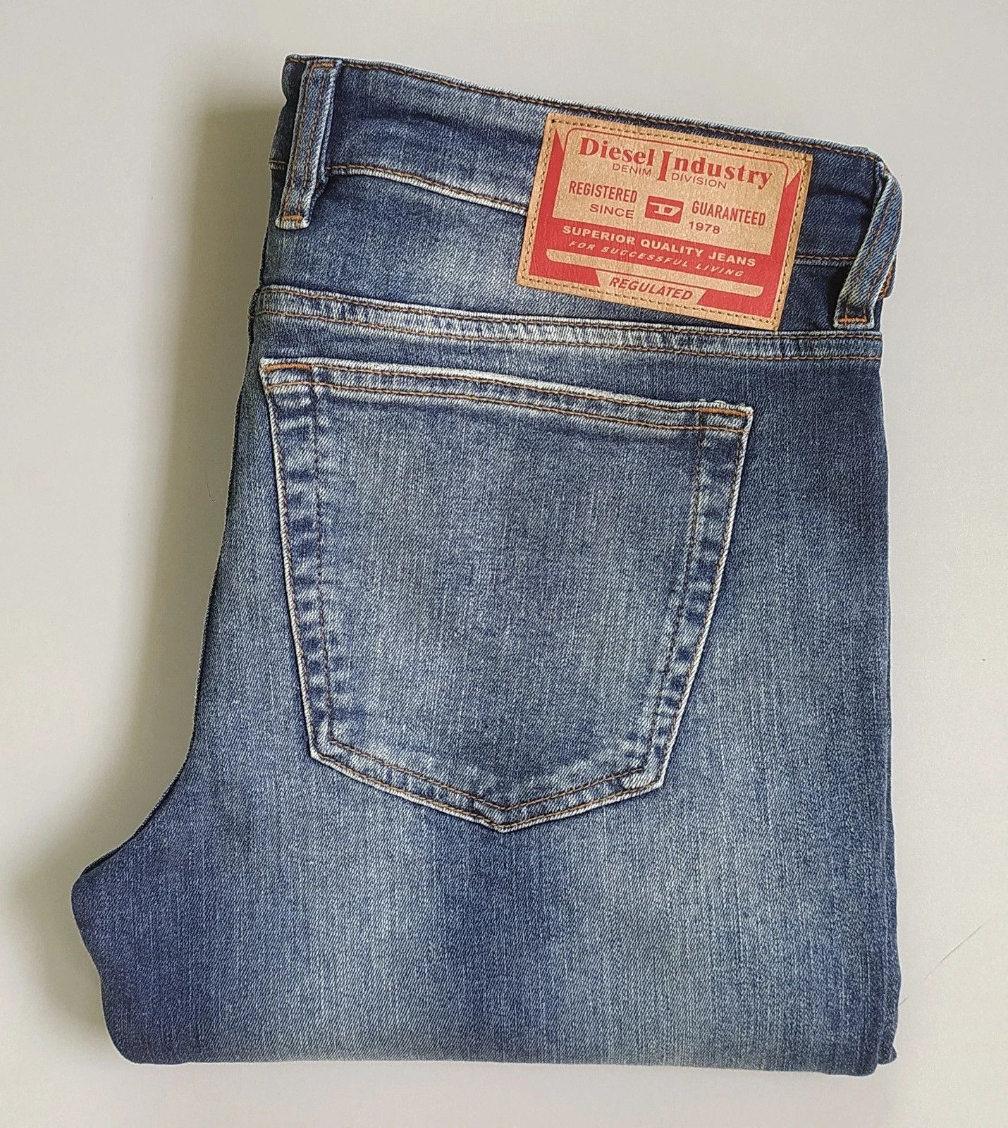 Diesel Diesel 1979 SLEENKER-R L.30 MENS JEANS T/9658 Size US 32 / EU 48 - 1 Thumbnail