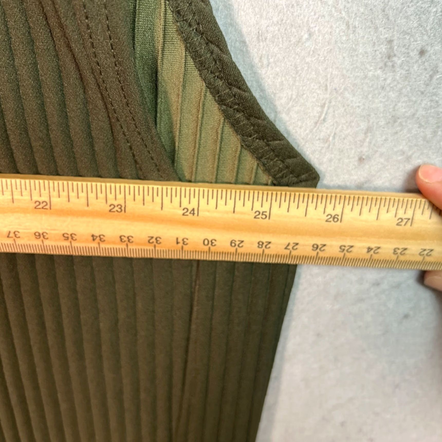 Olive VINTAGE 3.3 Field Trip Olive Green Ribbed Sleeveless Top One Size Polyester Spandex Women Adult Womens Sleeveless Round Neck Pullover Shirt 90s Event Size ONE SIZE - 5 Thumbnail