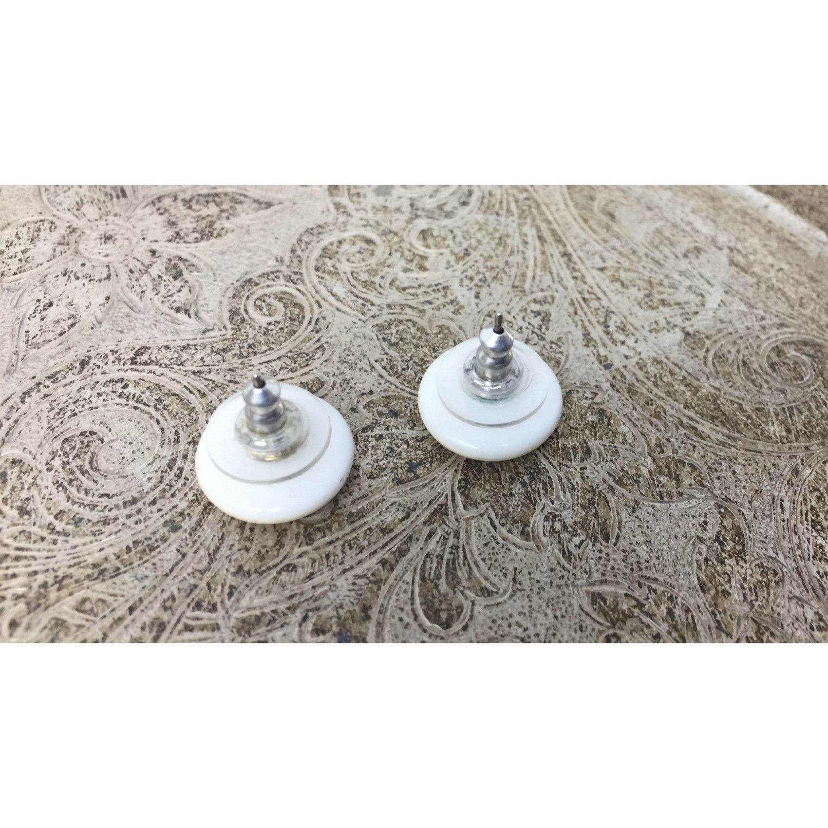 Other Women's White Round Button Earrings with backs Size ONE SIZE - 2 Thumbnail
