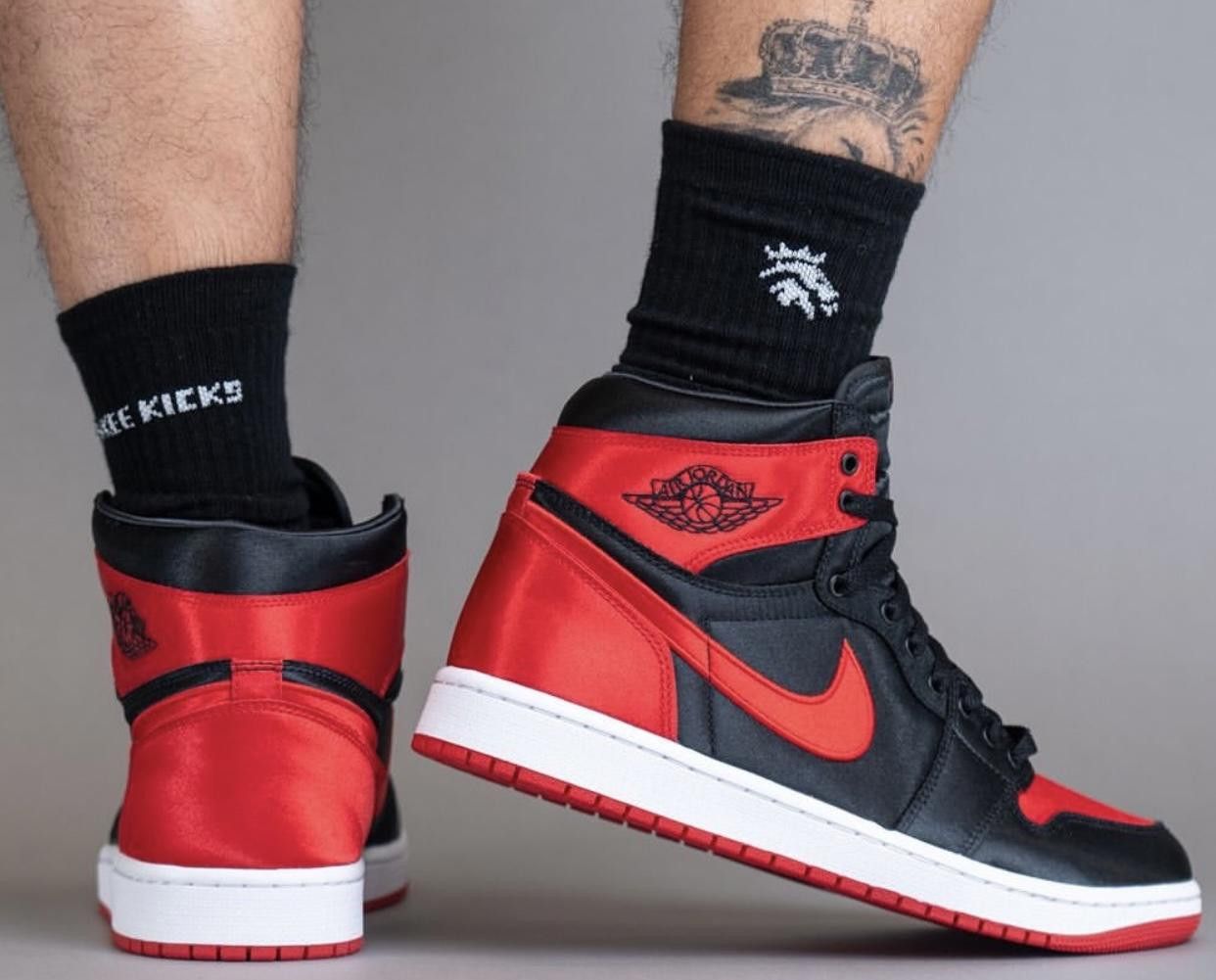 Jordan Brand Jordan 1 Retro High OG Satin Bred Size US 10 / EU 43 - 1 Thumbnail