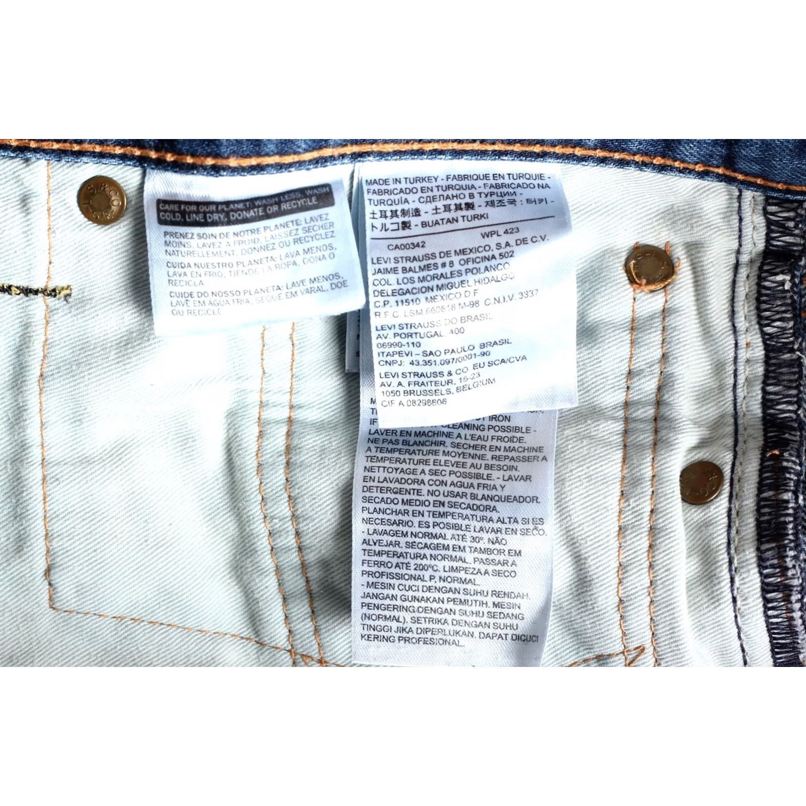 Levi's 2. The capitalization and formatting have been adjusted to be more readable consistent Size US 31 - 6 Thumbnail