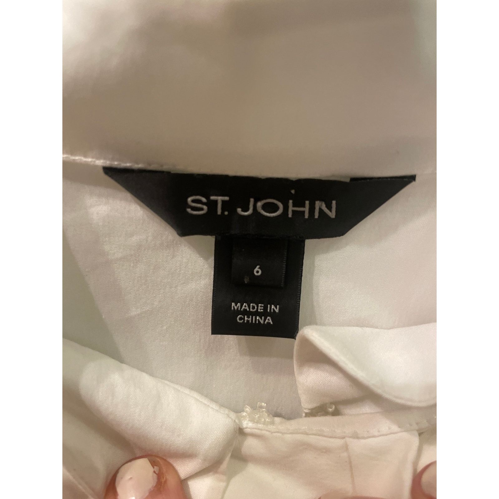 St. John St. John White Tuxedo Front Ruffle Button Down Blouse, sz 6 Size M / US 6-8 / IT 42-44 - 3 Thumbnail