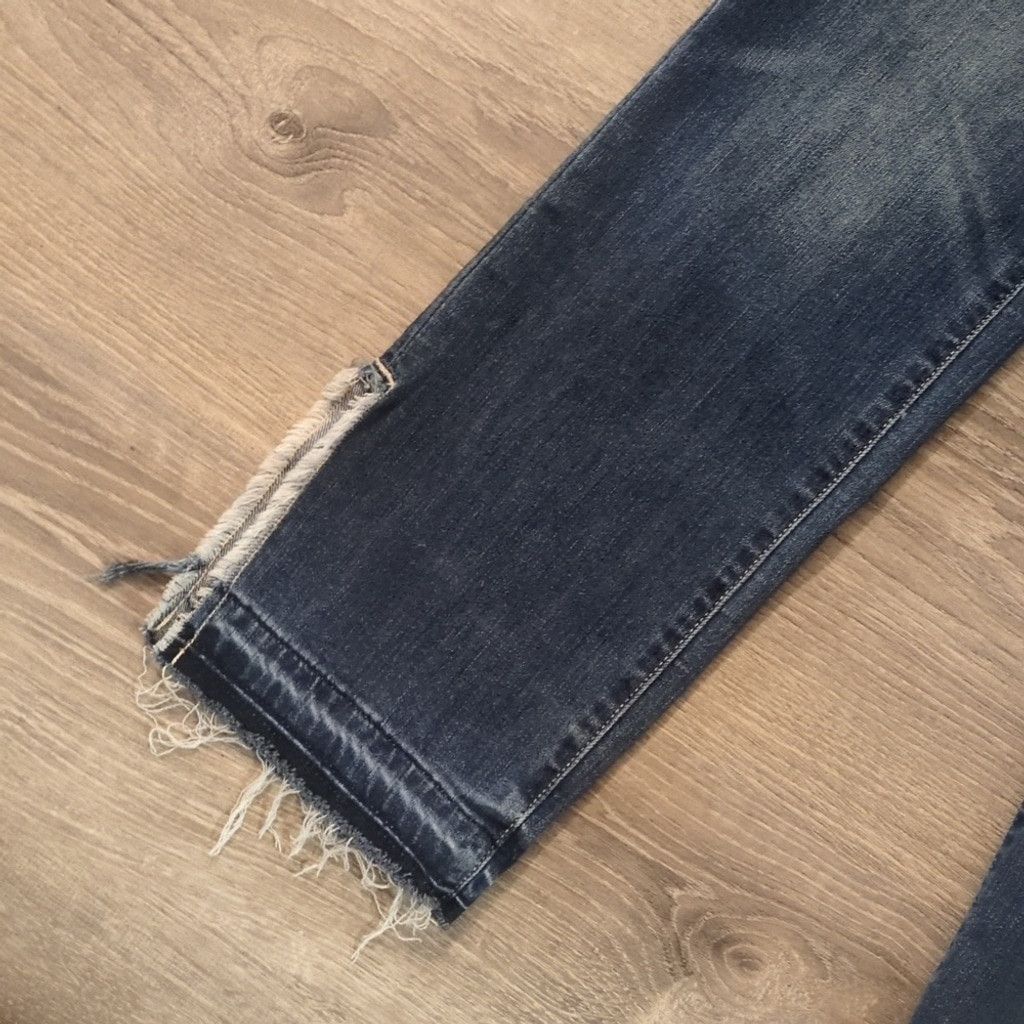 Judy Blue Judy Blue Fray Slit Hem Straight Jeans size 5/27 Size 27" / US 4 / IT 40 - 3 Thumbnail