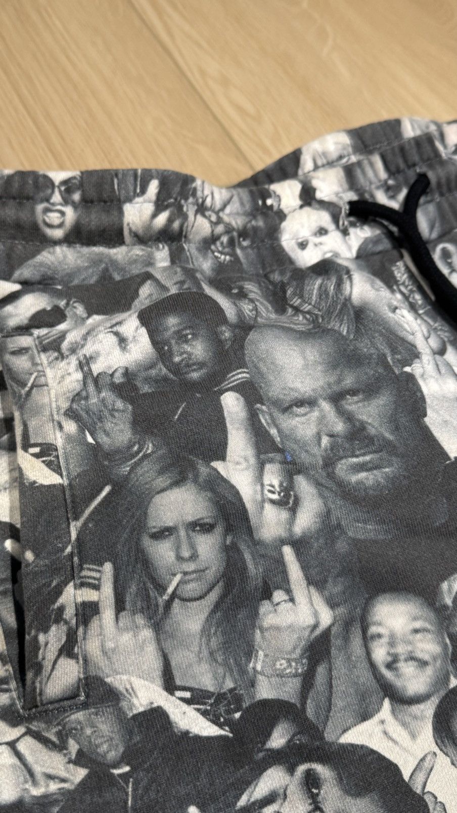 ineverheardofyou Celebrity sweatpants ineverheardofyou middle finger f you Size US 32 / EU 48 - 11 Thumbnail