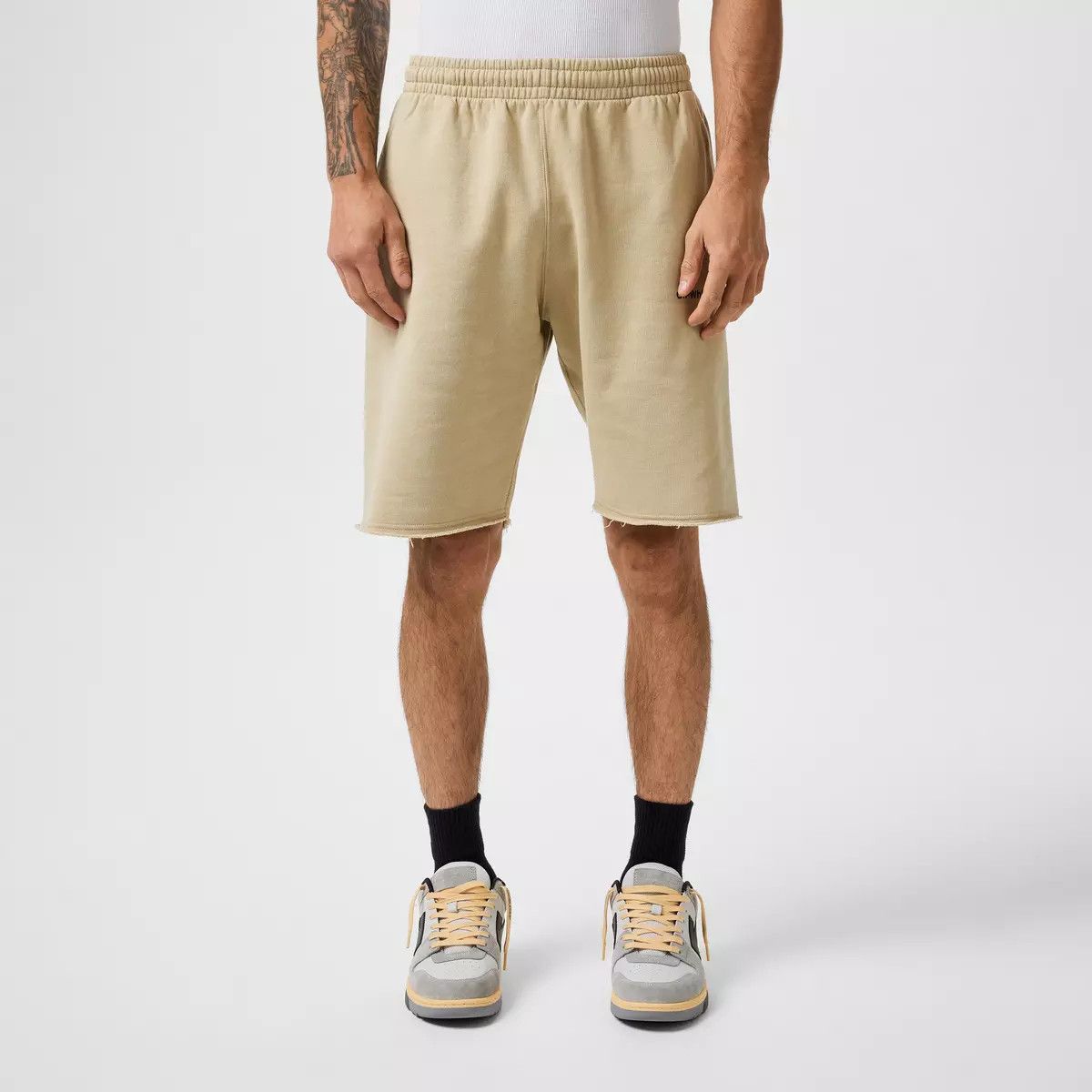 Off-White o1y0325 Logo Short in Beige Size US 28 / EU 44 - 3 Thumbnail