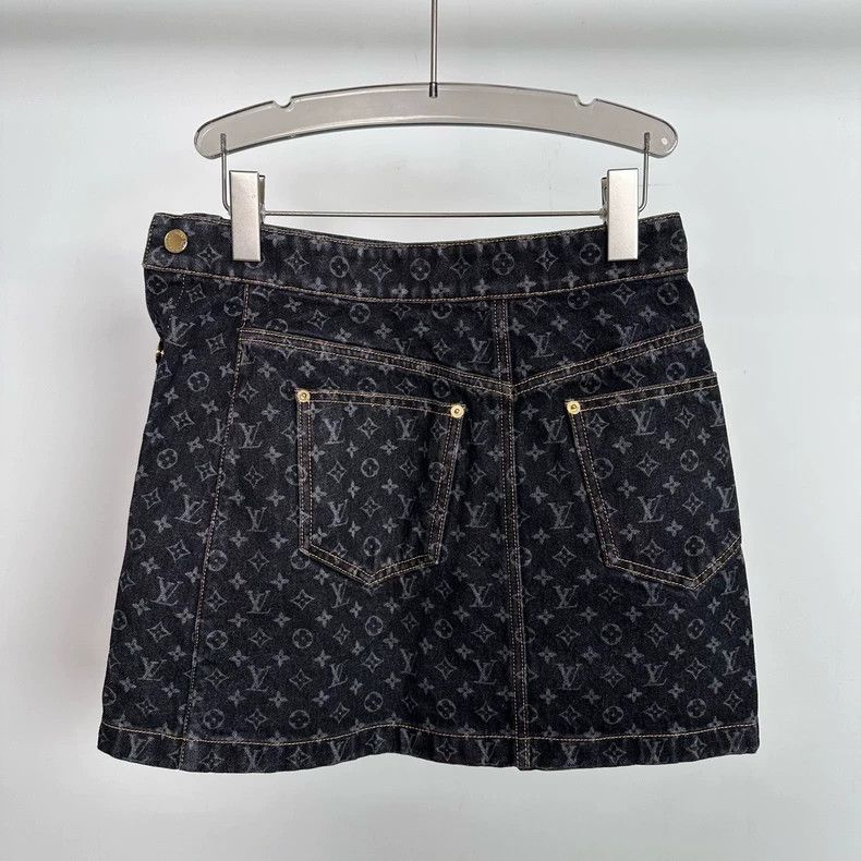 Louis Vuitton Louis Vuitton 25 gold button full print denim skirt Size 35" - 2 Thumbnail