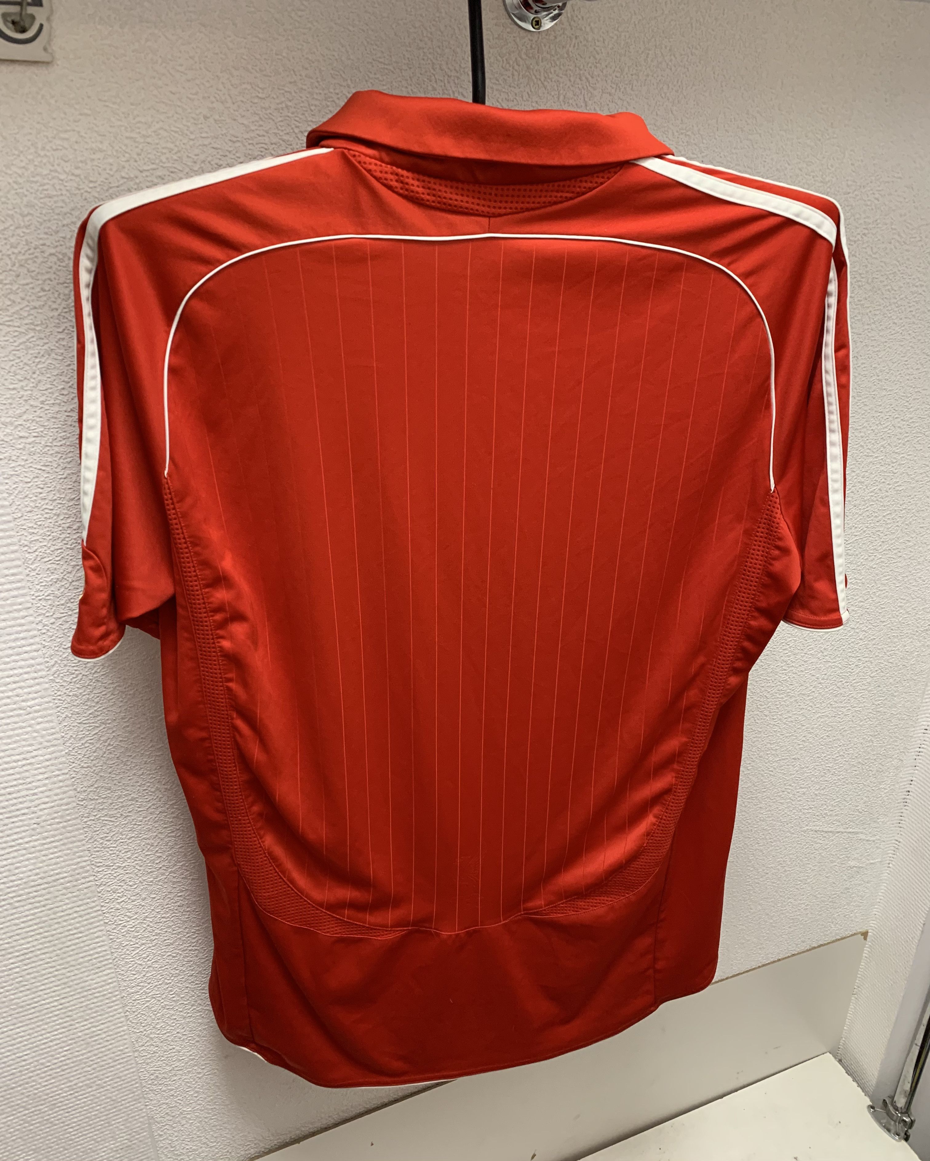 Adidas Liverpool Adidas vintage soccer jersey 06 M sz carlsberg Size US M / EU 48-50 / 2 - 3 Thumbnail