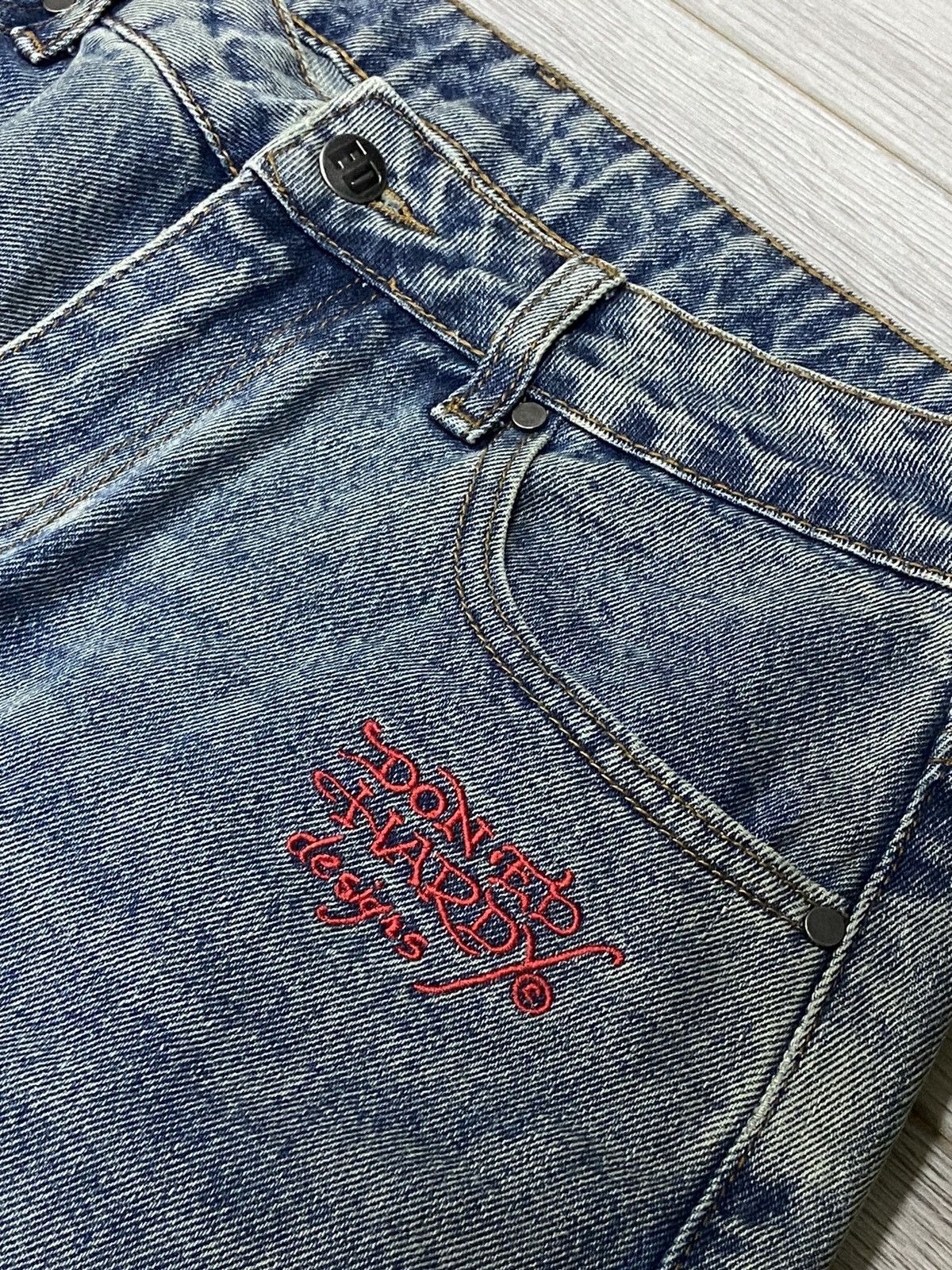 Ed Hardy Ed Hardy You only live once vintage big spell out logo jeans Size 30" / US 8 / IT 44 - 7 Thumbnail