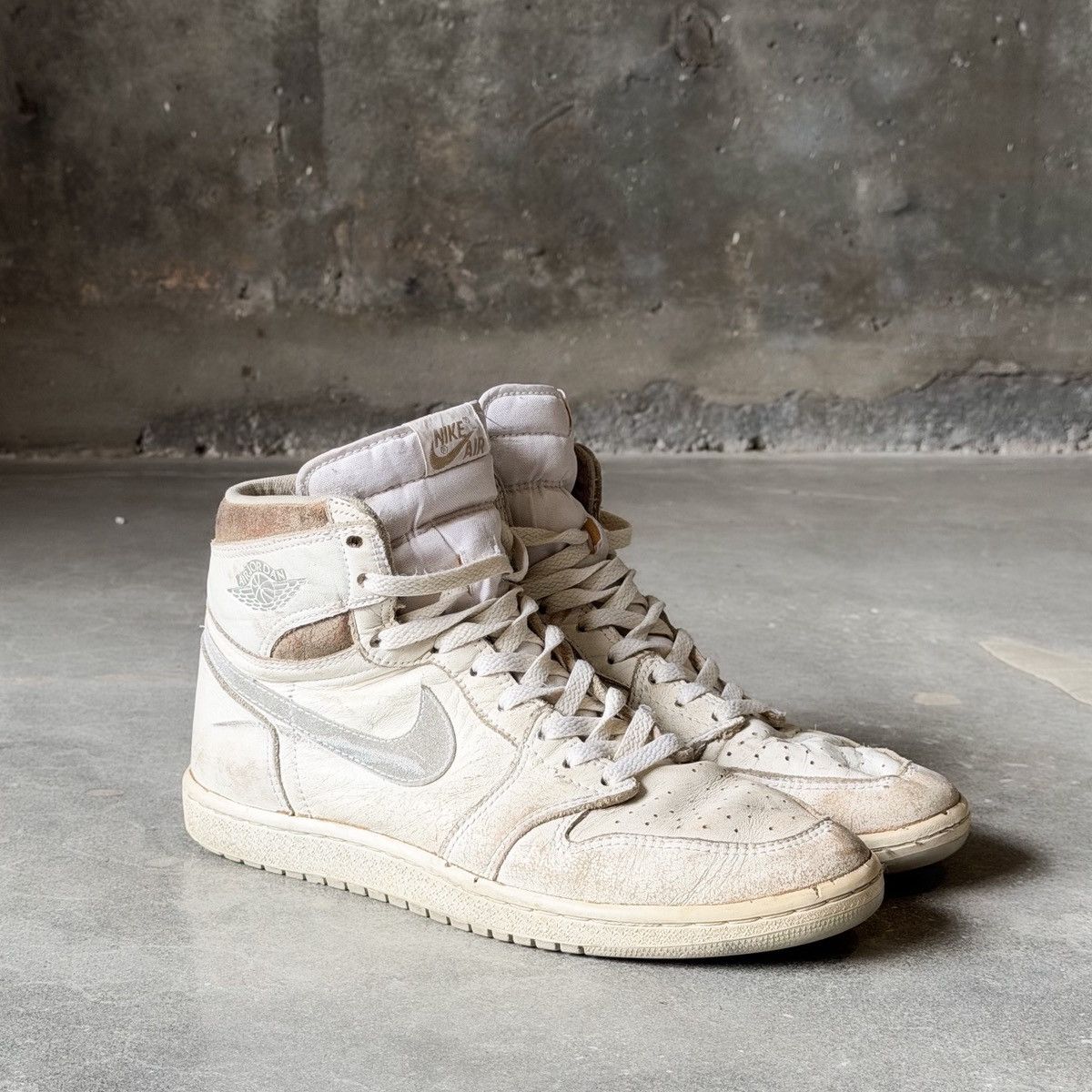 Nike THRASHED 1985 Neutral Grey Nike AIR JORDAN 1 High-Top Shoes Size US 10.5 / EU 43-44 - 4 Thumbnail