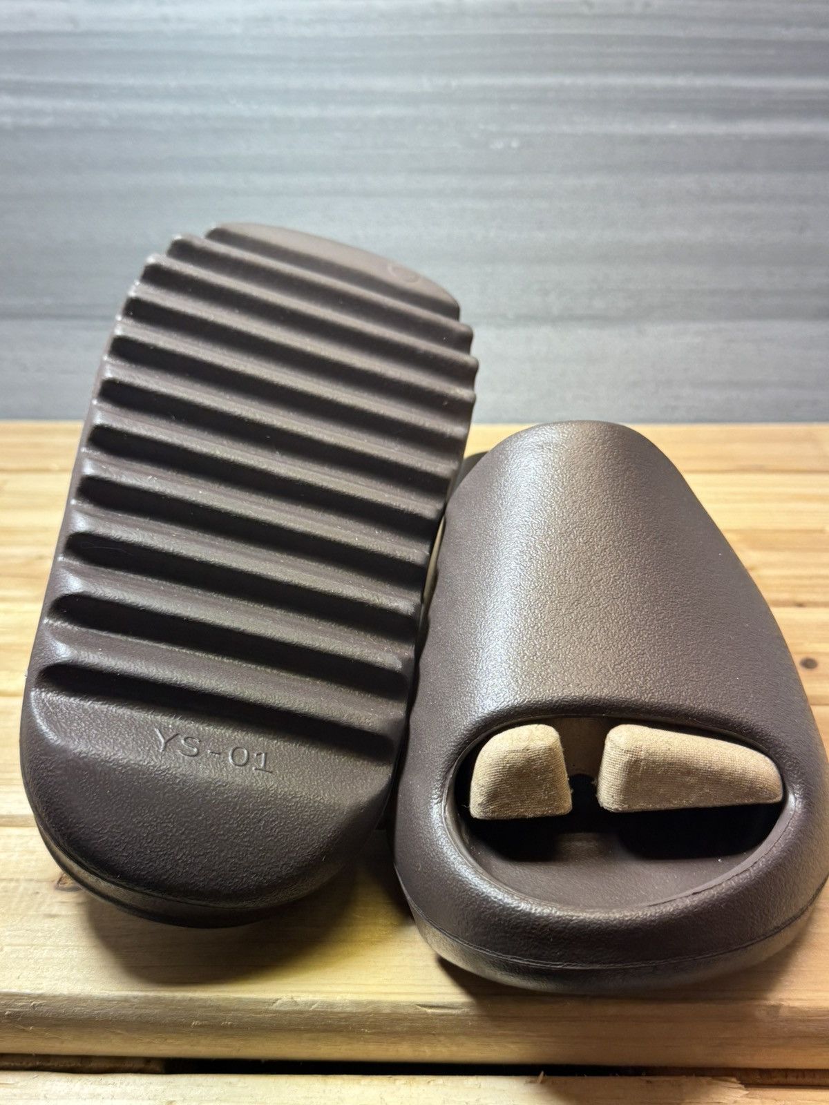 Yeezy Yeezy YZY YS-01 Chocolate Slide Brand New Sizes 9-10 Size US 9 / EU 42 - 4 Thumbnail
