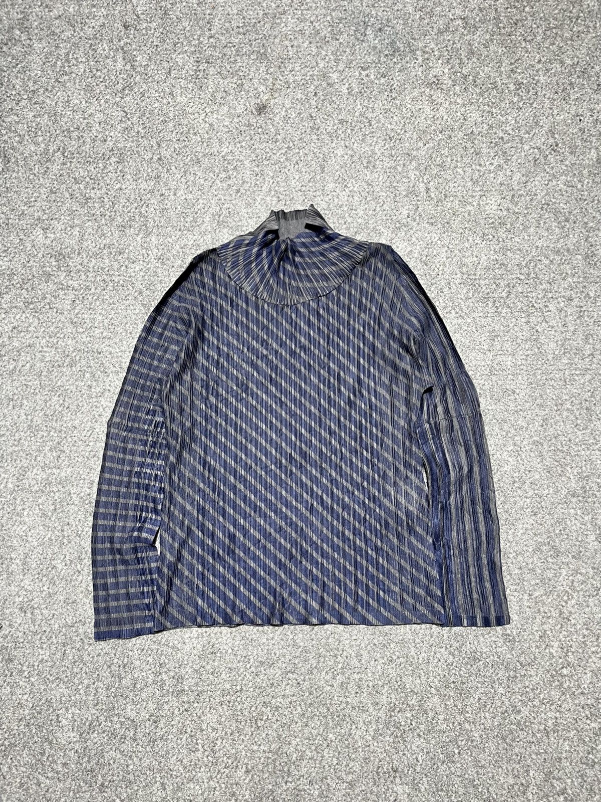 Pleats Please Issey Miyake Pleats Please Longslevee Size M / US 6-8 / IT 42-44 - 1 Thumbnail