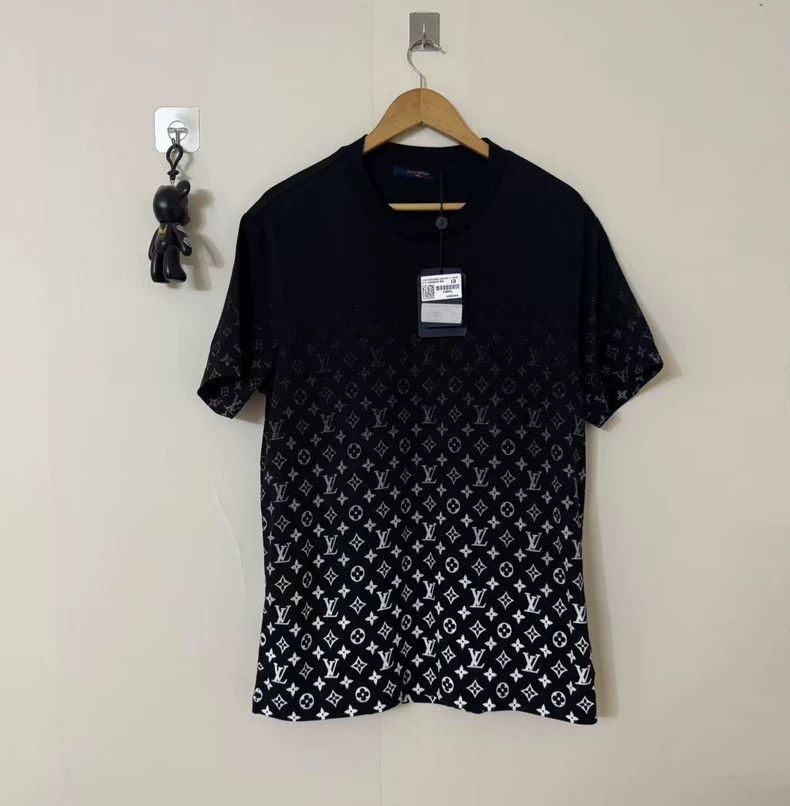 Louis Vuitton Louis Vuitton Black gradient full print short sleeve Size US L / EU 52-54 / 3 - 1 Thumbnail