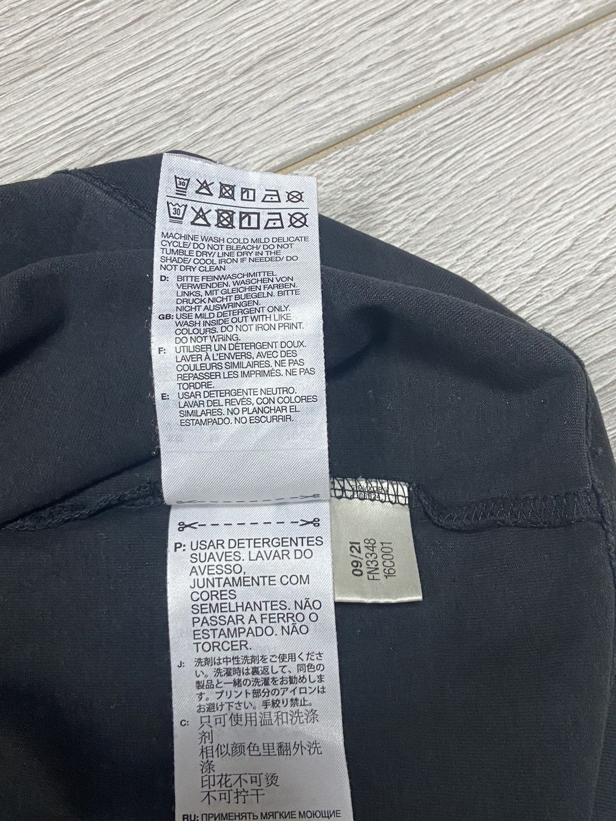 Yohji Yamamoto Y-3 Yohji Yamamoto vintage big logo t-shirt Adidas Size US M / EU 48-50 / 2 - 9 Thumbnail
