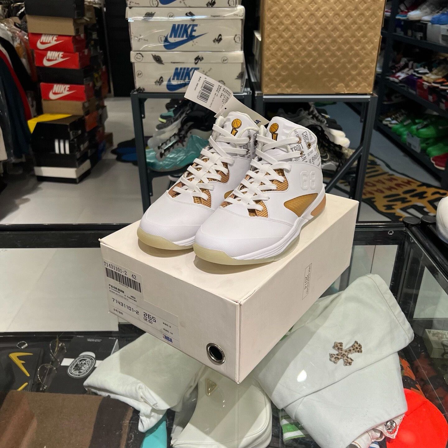 NBA NBA Lowtop Sneakers 9 Men Size US 9 / EU 42 - 1 Thumbnail