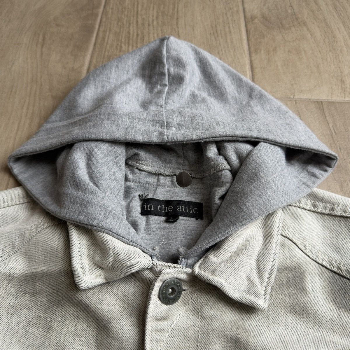 In The Attic 2000s Hybrid Layer Hooded Marble Wash Denim Trucker Jacket Size US M / EU 48-50 / 2 - 8 Thumbnail