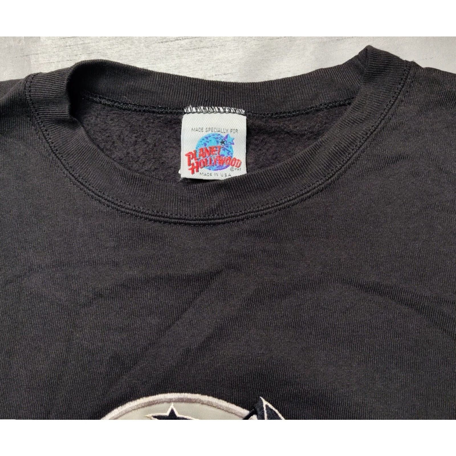 Planet Hollywood VTG PLANET HOLLYWOOD PARIS Men Large Black Pullover Sweatshirt EUC Embroidered Patch Shirt Size US L / EU 52-54 / 3 - 5 Thumbnail