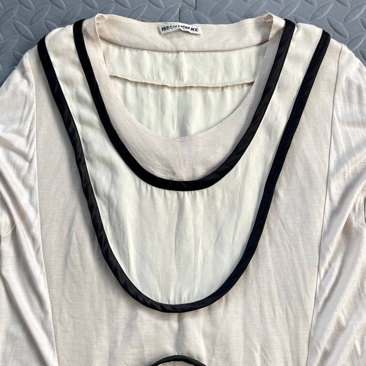 Issey Miyake 2010 Ready-To-Wear Fall Collection Piping Top Size S / US 4 / IT 40 - 7 Thumbnail