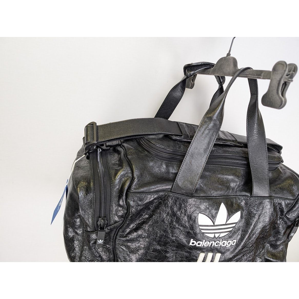 Adidas × Balenciaga o1rshd1 Aged Arena Lamb Gym Bag in Black/White Size ONE SIZE - 2 Thumbnail