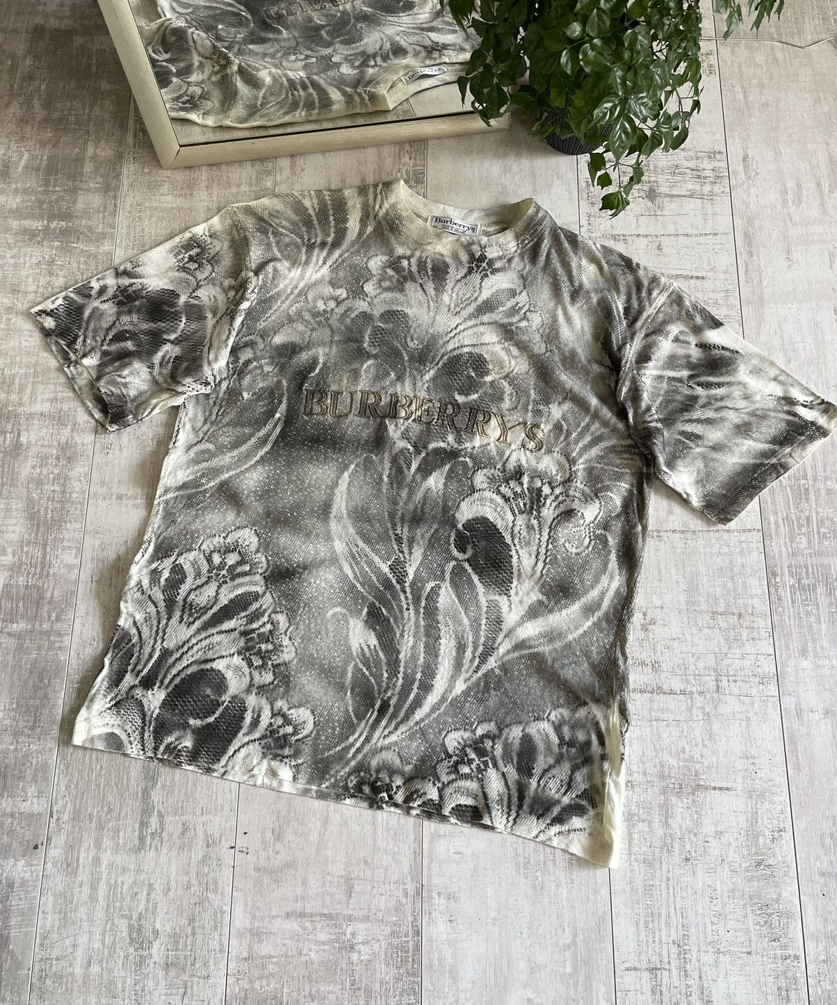 Burberry Burberrys Vintage Custom Floral T-Shirt Big Logo 1 of 1 Size US M / EU 48-50 / 2 - 1 Thumbnail